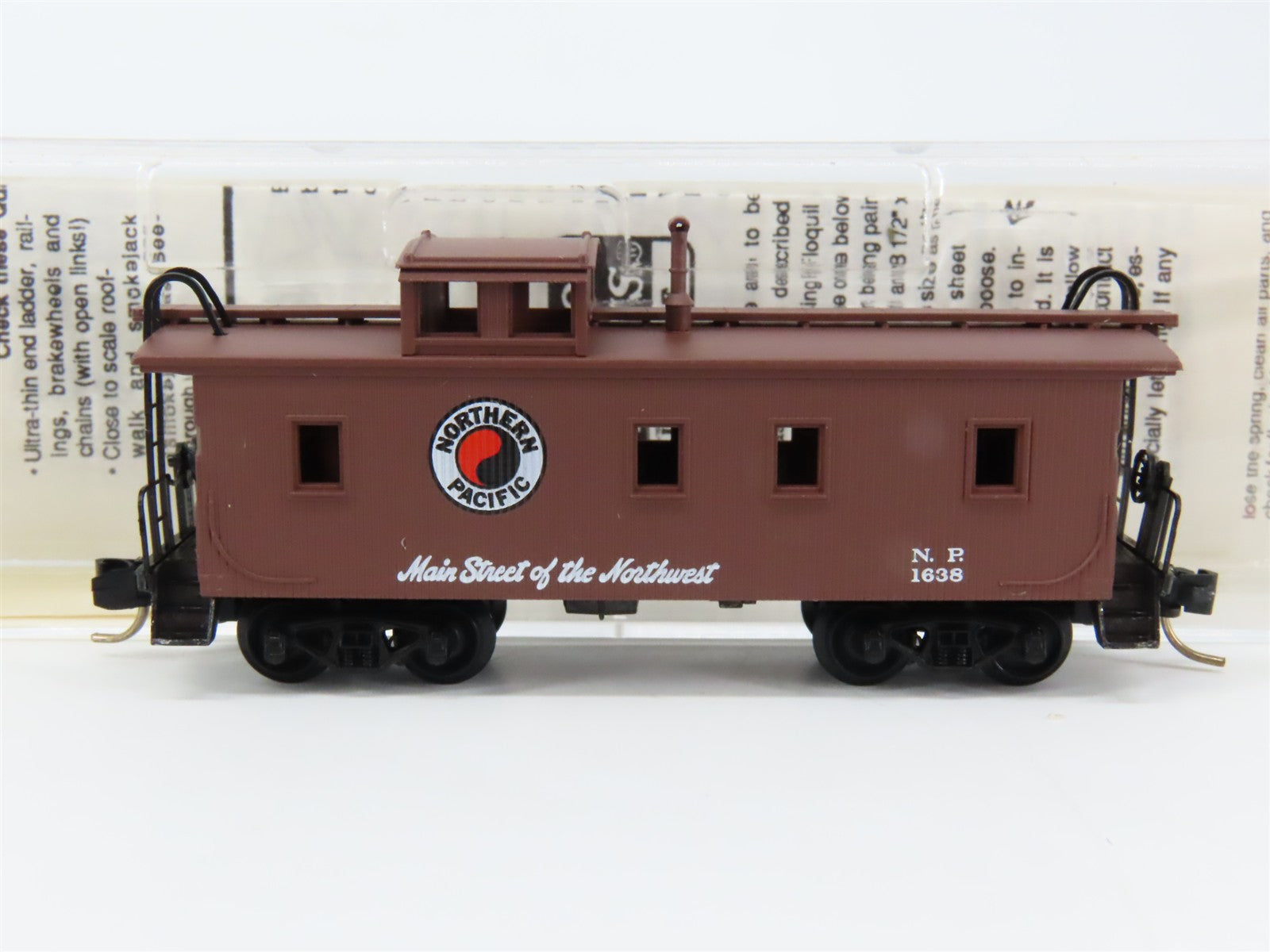 N Scale Micro-Trains MTL 51050 NP Northern Pacific 34' Wood Sheathed Caboose RTR