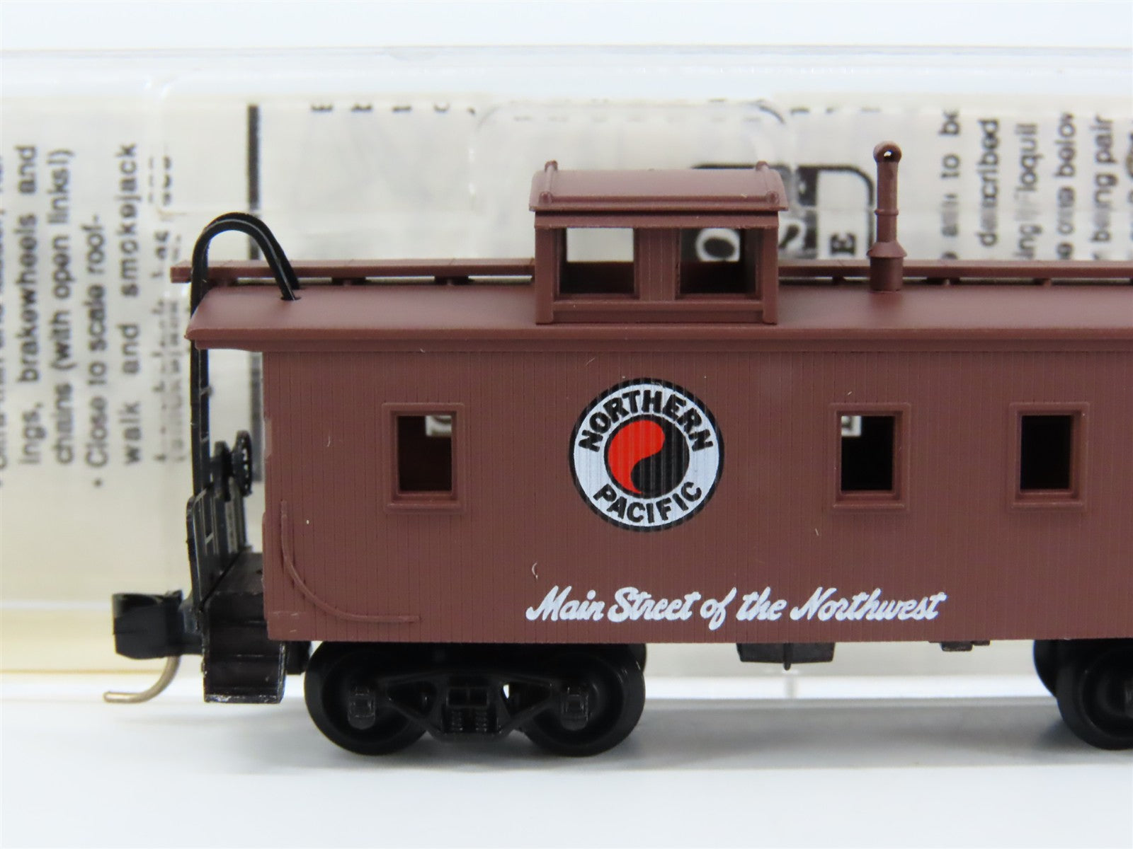 N Scale Micro-Trains MTL 51050 NP Northern Pacific 34' Wood Sheathed Caboose RTR