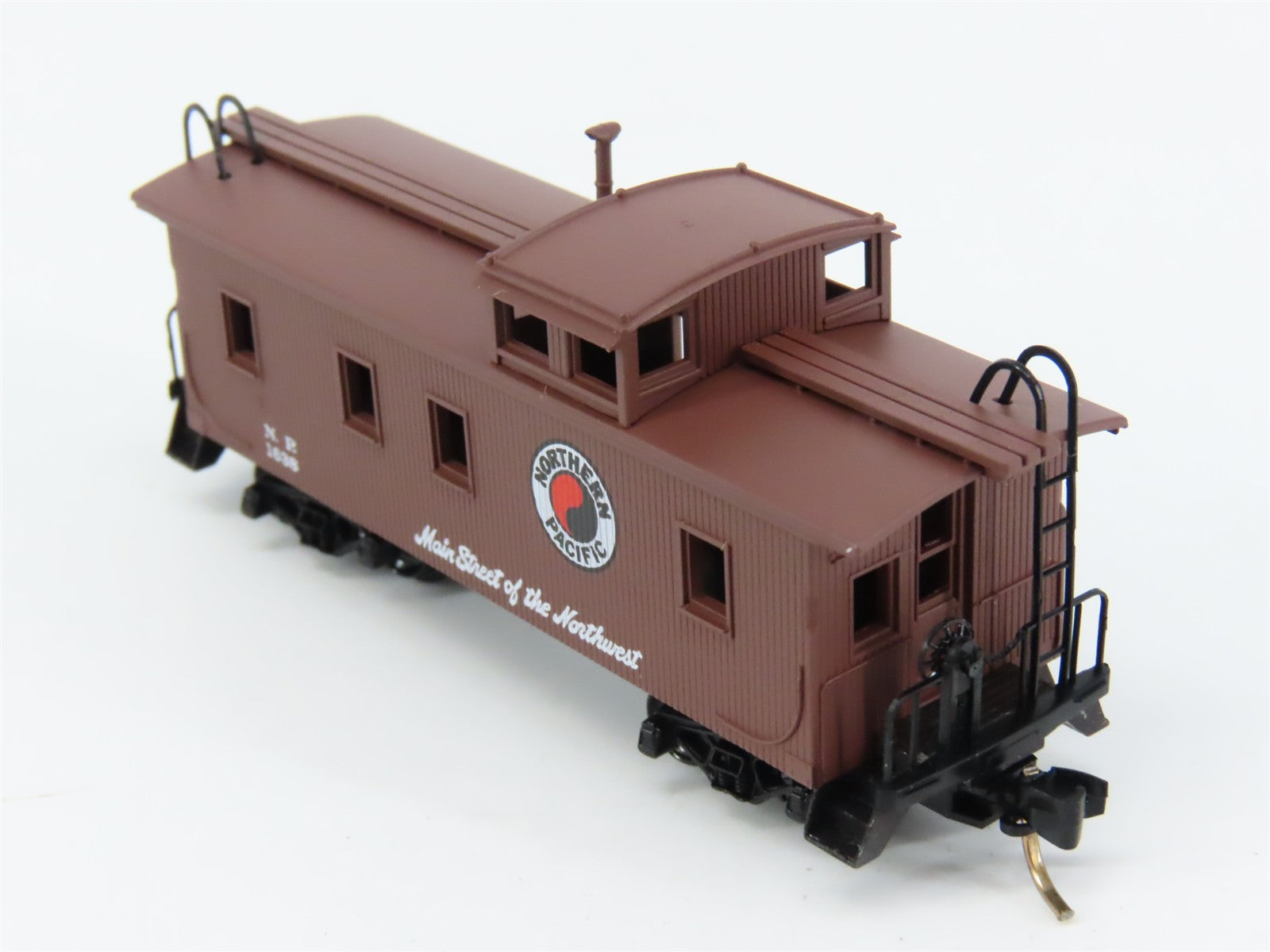 N Scale Micro-Trains MTL 51050 NP Northern Pacific 34' Wood Sheathed Caboose RTR