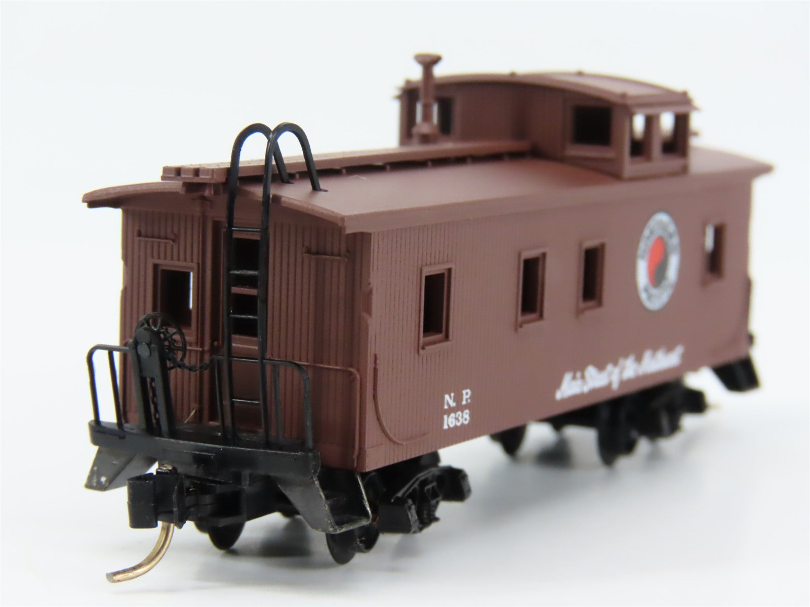 N Scale Micro-Trains MTL 51050 NP Northern Pacific 34' Caboose 1638 RTR