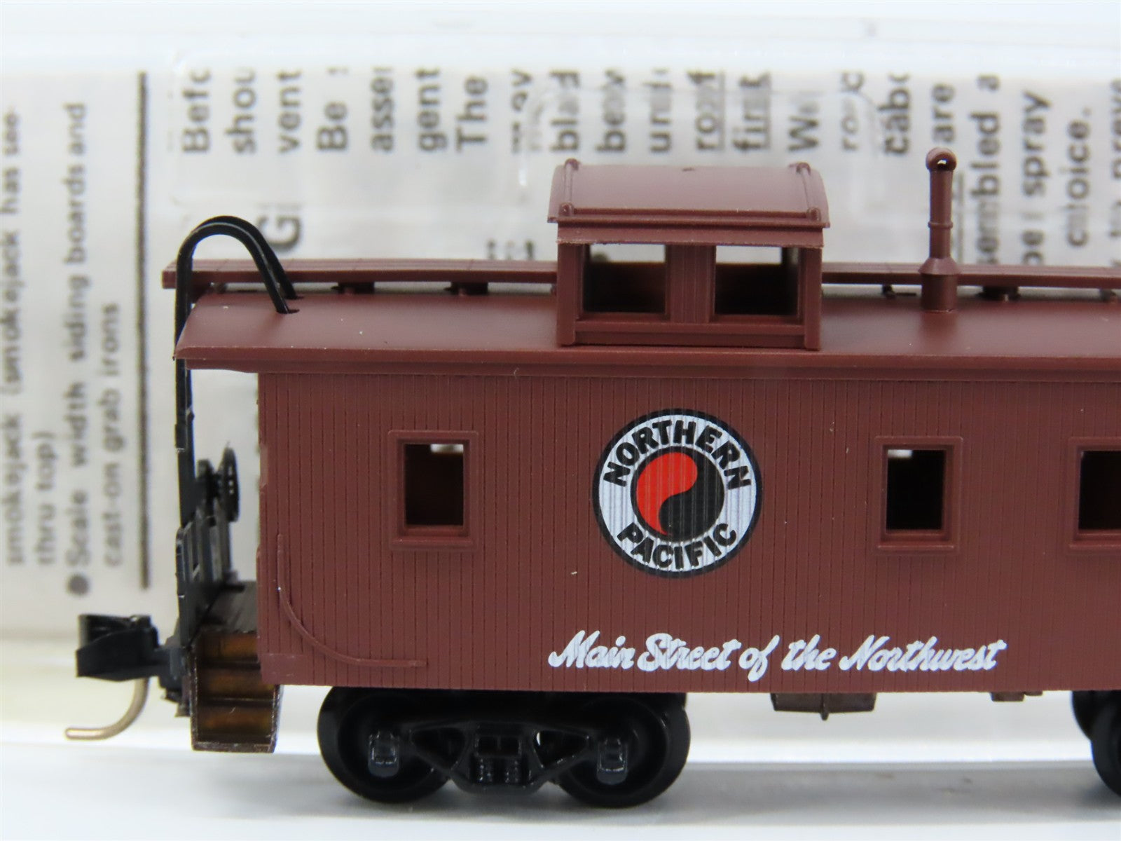 N Scale Micro-Trains MTL 51050 NP Northern Pacific 34' Wood-Sheathed Caboose RTR