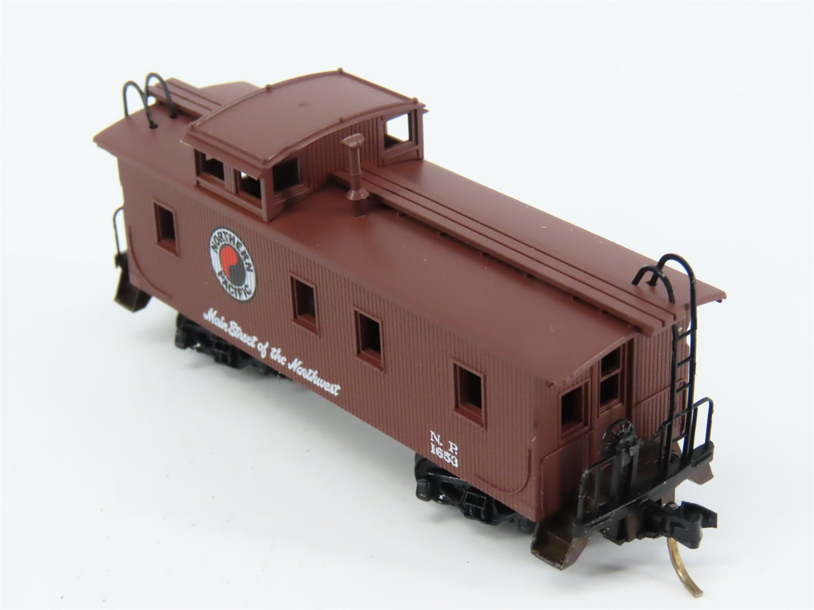 N Scale Micro-Trains MTL 51050 NP Northern Pacific 34' Wood-Sheathed Caboose RTR