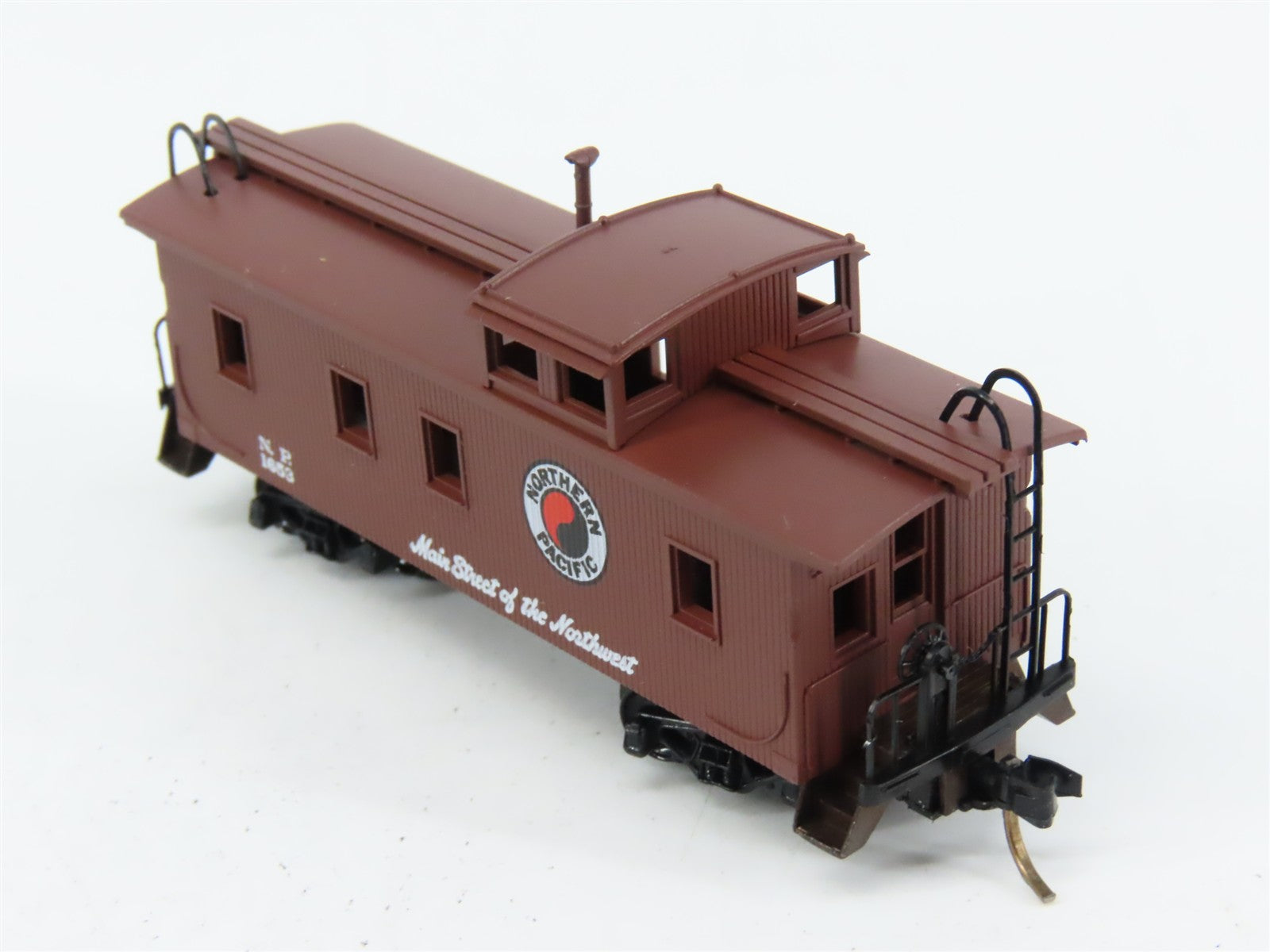 N Scale Micro-Trains MTL 51050 NP Northern Pacific 34' Wood-Sheathed Caboose RTR