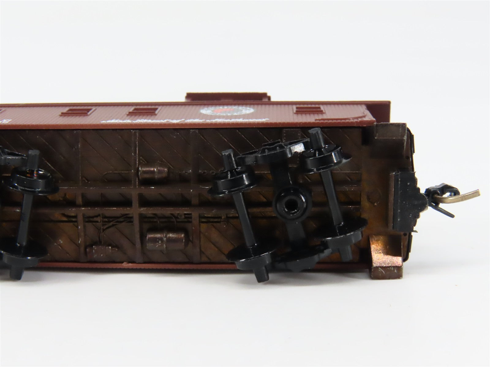 N Scale Micro-Trains MTL 51050 NP Northern Pacific 34' Wood-Sheathed Caboose RTR