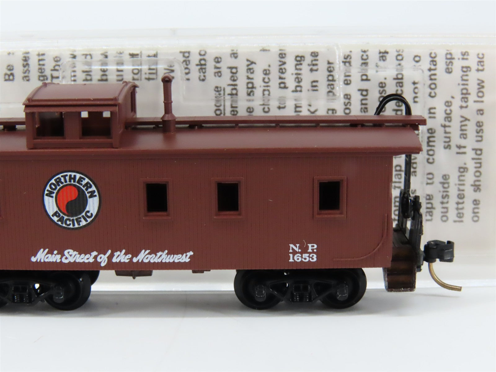 N Scale Micro-Trains MTL 51050 NP Northern Pacific 34' Wood-Sheathed Caboose RTR
