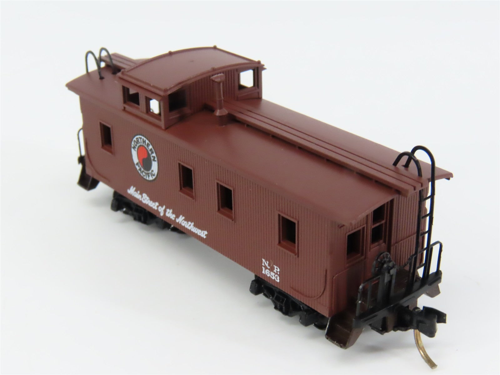 N Scale Micro-Trains MTL 51050 NP Northern Pacific 34' Wood-Sheathed Caboose RTR