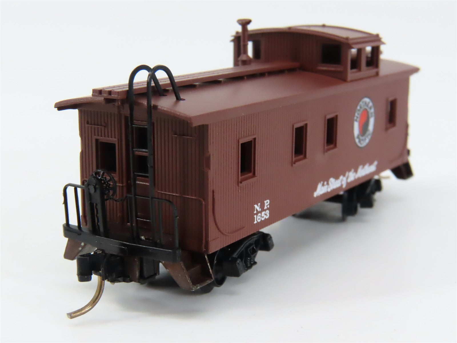 N Scale Micro-Trains MTL 51050 NP Northern Pacific 34' Wood-Sheathed Caboose RTR