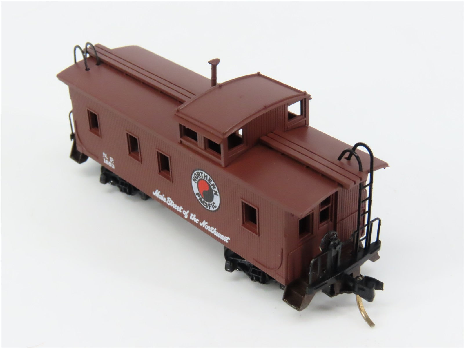N Scale Micro-Trains MTL 51050 NP Northern Pacific 34' Wood-Sheathed Caboose RTR