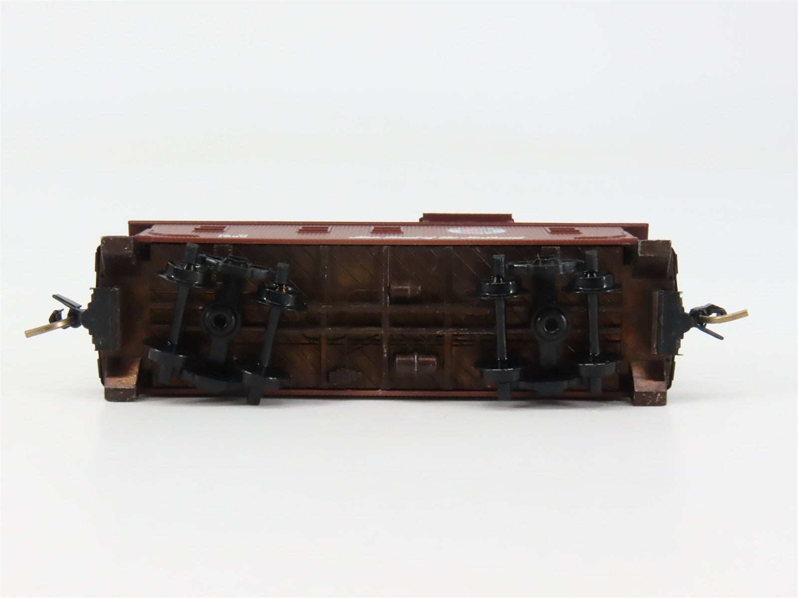 N Scale Micro-Trains MTL 51050 NP Northern Pacific 34' Wood-Sheathed Caboose RTR