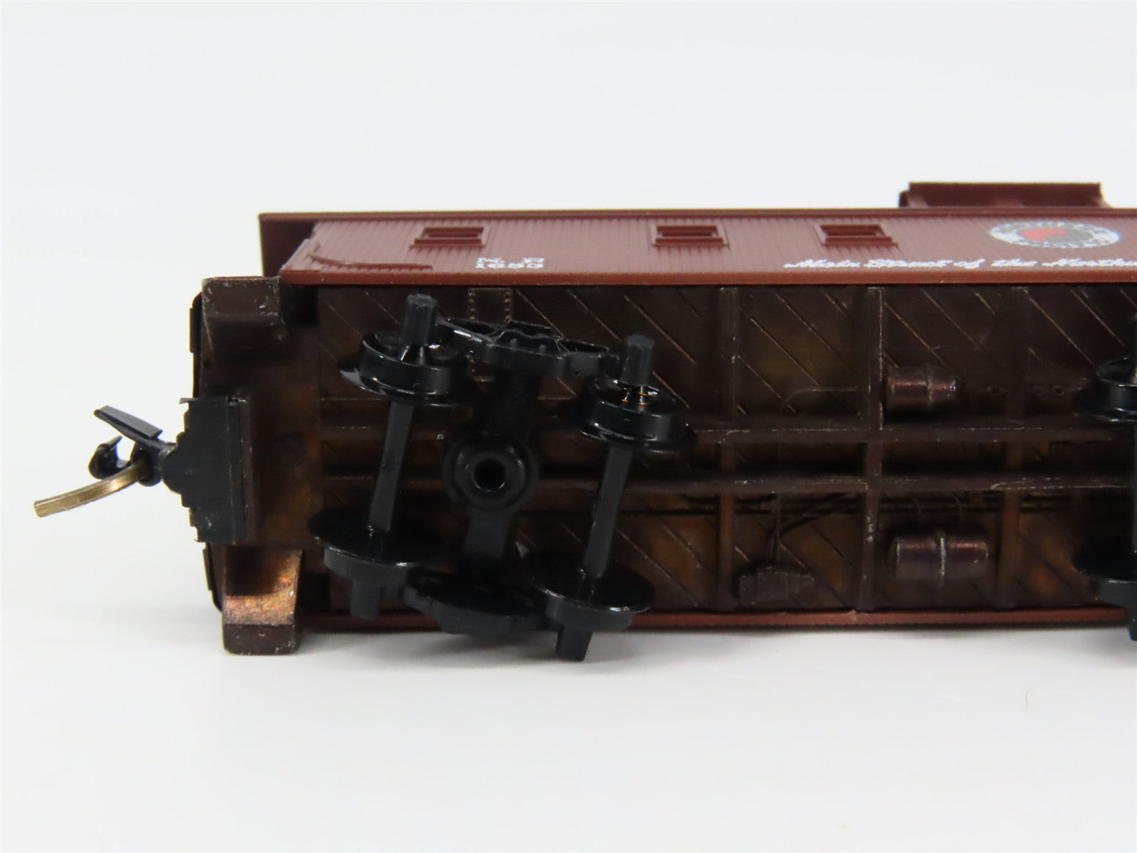 N Scale Micro-Trains MTL 51050 NP Northern Pacific 34' Wood-Sheathed Caboose RTR