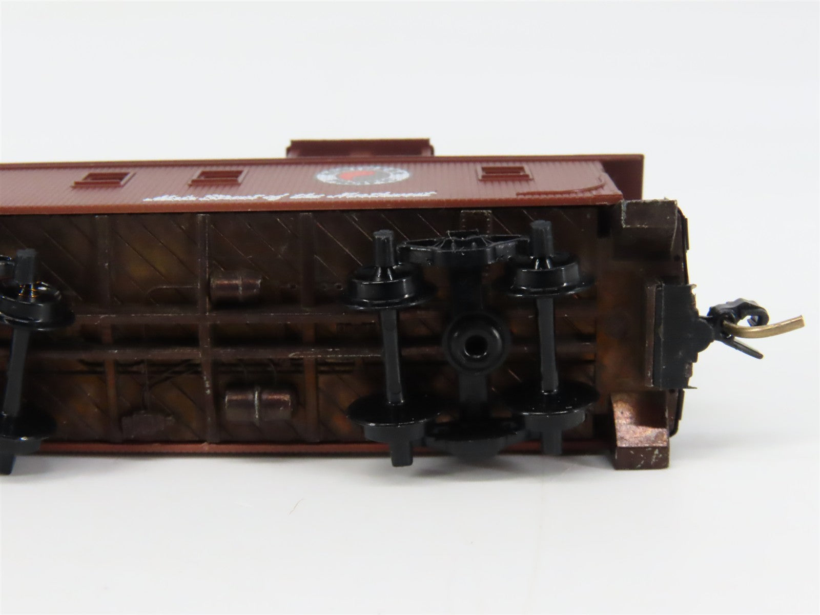 N Scale Micro-Trains MTL 51050 NP Northern Pacific 34' Wood-Sheathed Caboose RTR