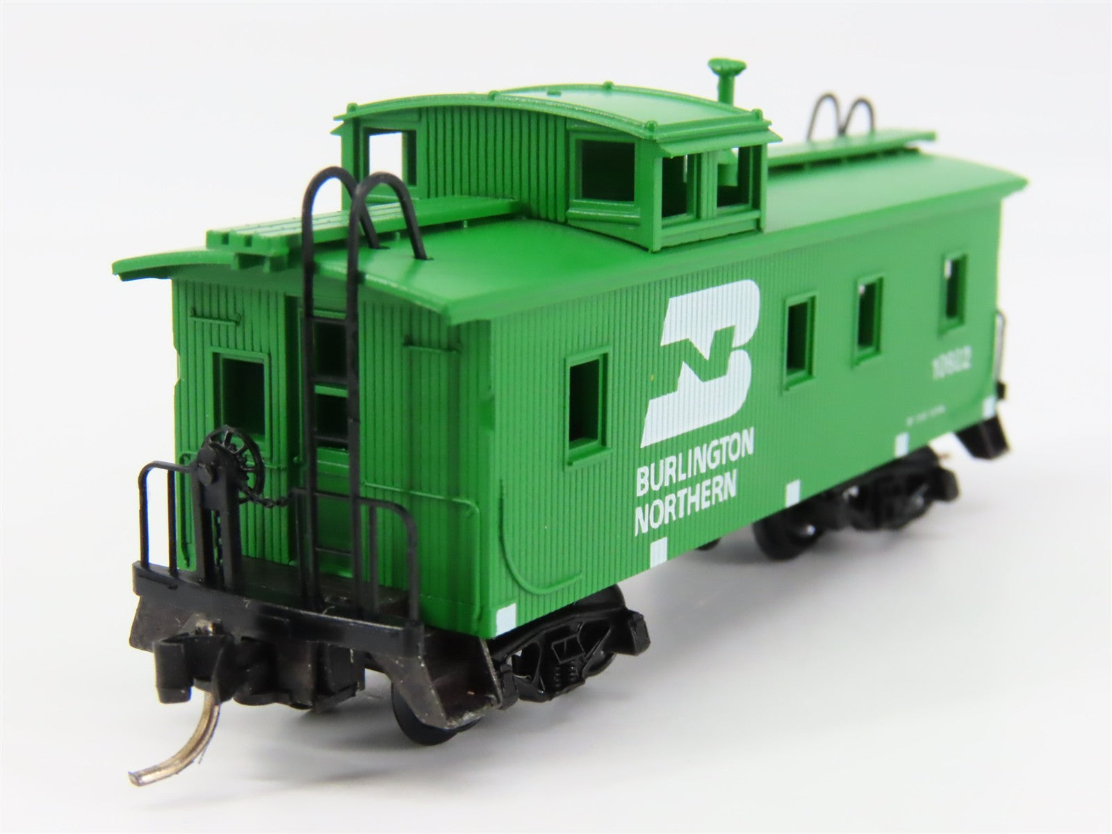 N Scale Micro-Trains MTL 51090 Burlington Northern 34' Wood-Sheathed Caboose RTR