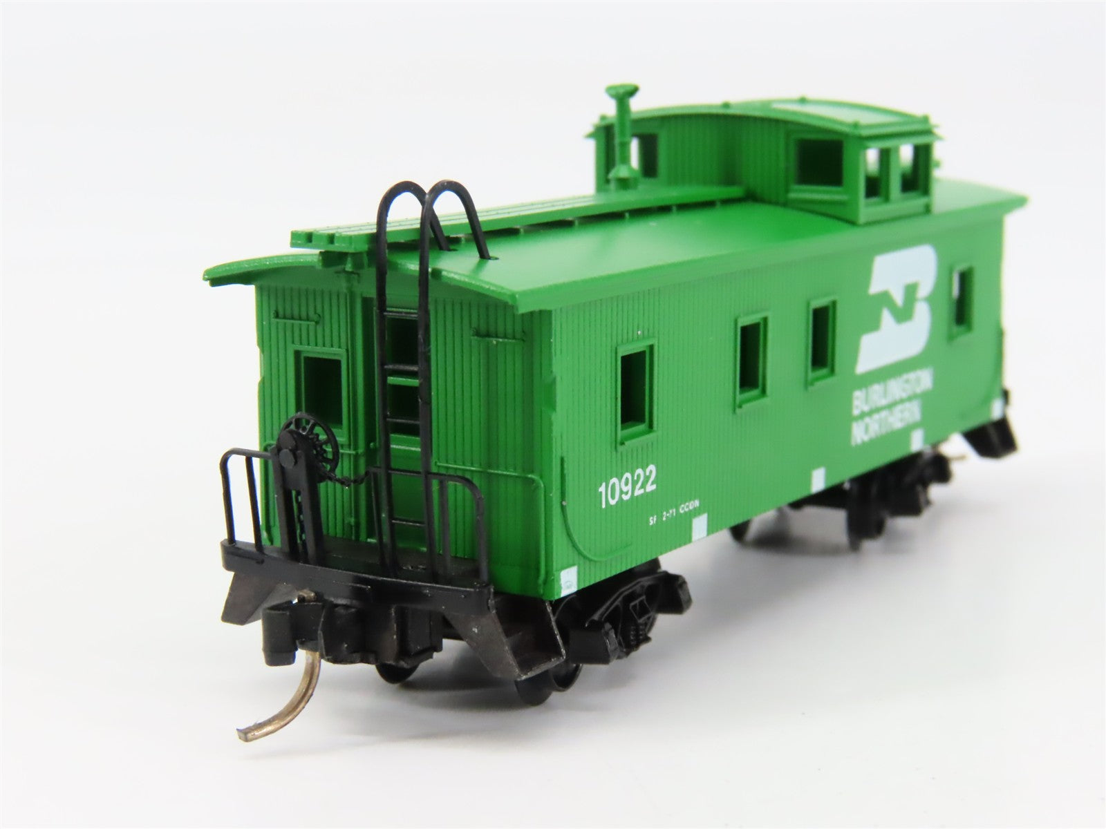 N Scale Micro-Trains MTL 51090 Burlington Northern 34' Wood-Sheathed Caboose RTR