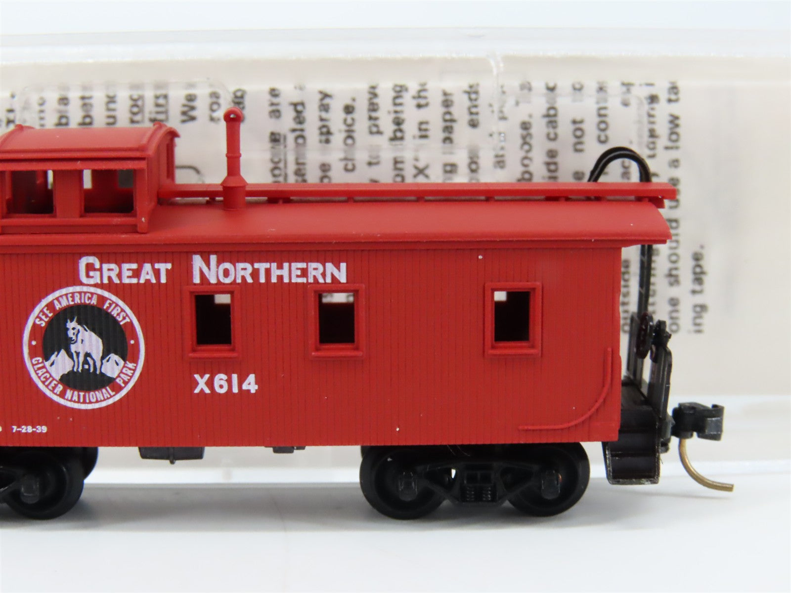 N Scale Micro-Trains MTL 51110 Great Northern 34' Wood-Sheathed Caboose X614 RTR