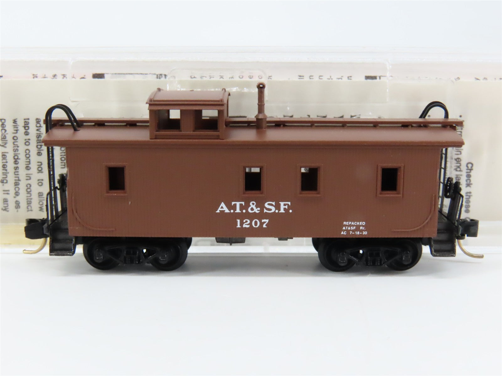 N Scale Micro-Trains MTL 51100 ATSF Santa Fe 34' Caboose 1207 RTR