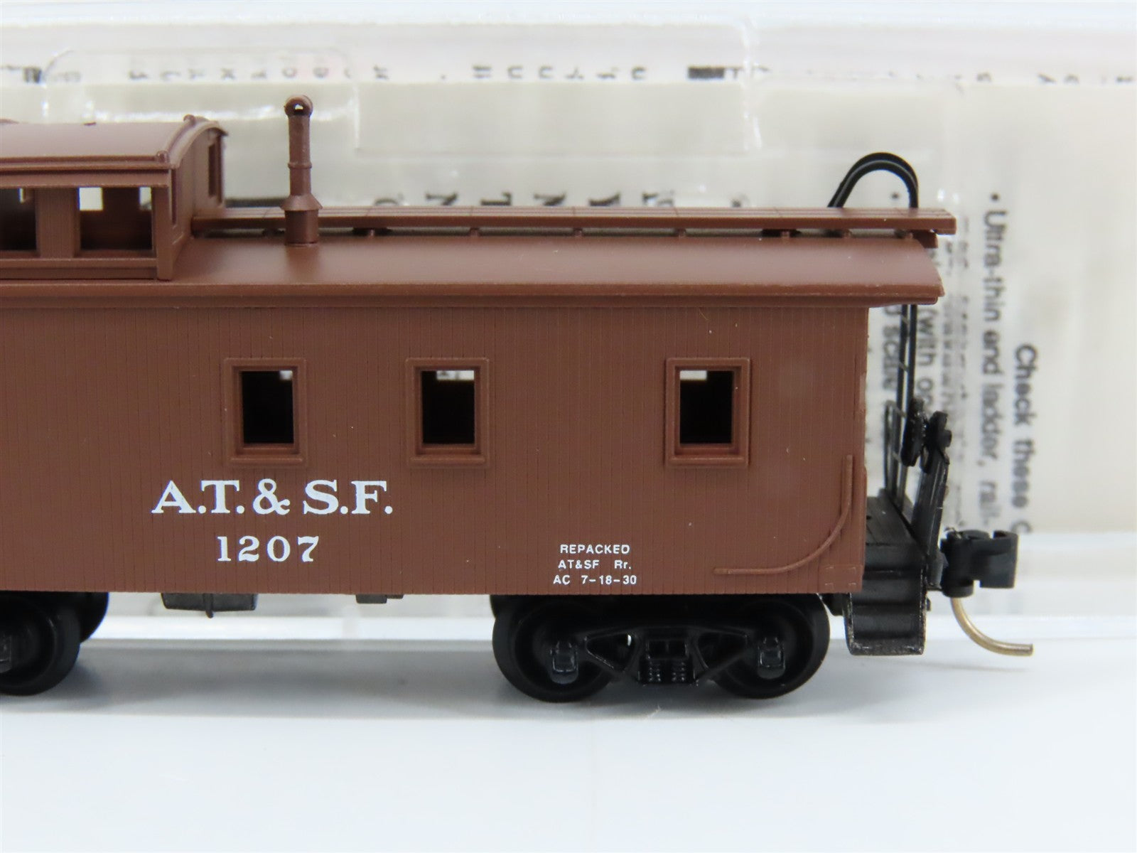 N Scale Micro-Trains MTL 51100 ATSF Santa Fe 34' Caboose 1207 RTR