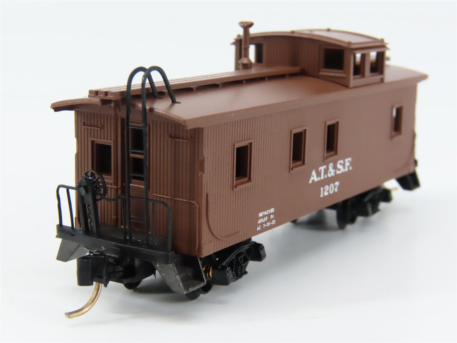 N Scale Micro-Trains MTL 51100 ATSF Santa Fe 34' Caboose 1207 RTR
