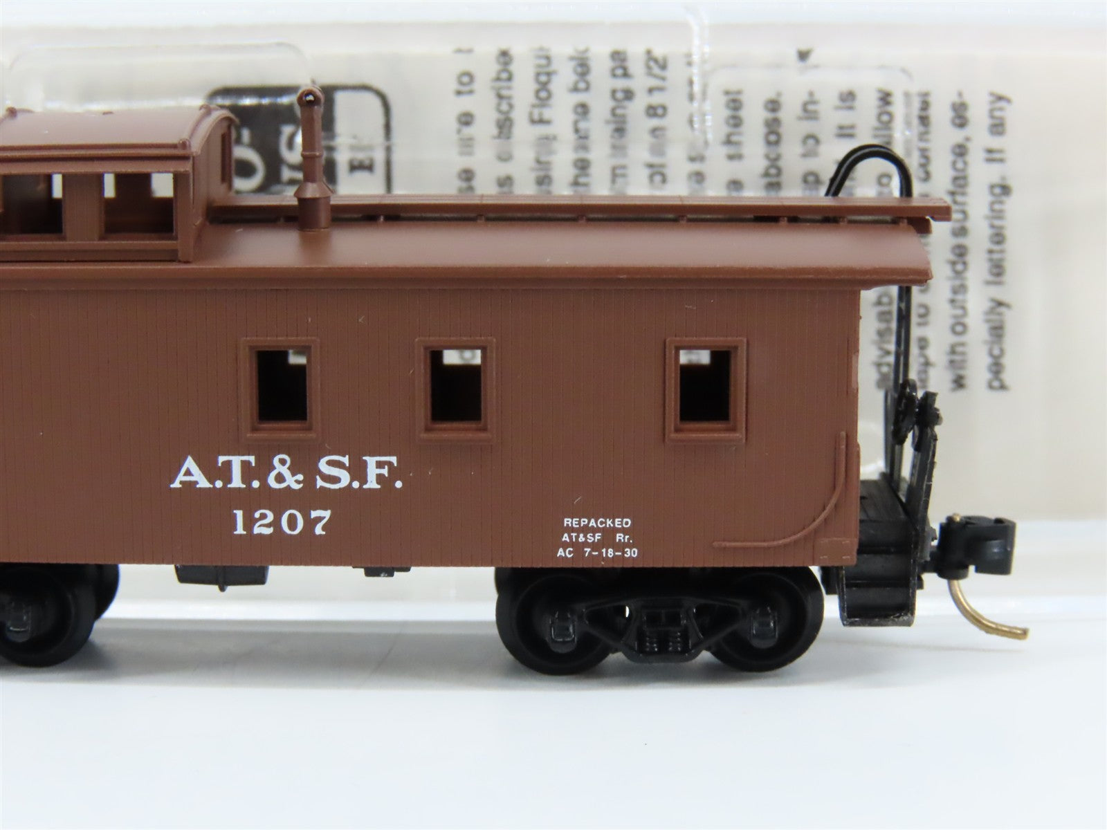N Scale Micro-Trains MTL 51100 ATSF Santa Fe 34' Wood Sheathed Caboose 1207 RTR