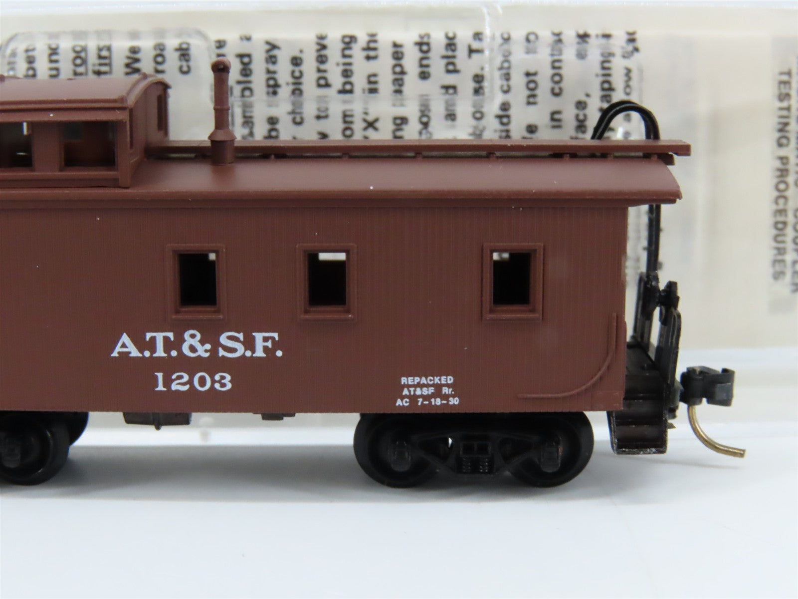 N Scale Micro-Trains MTL 51100 ATSF Santa Fe 34' Wood-Sheathed Caboose 1203 RTR