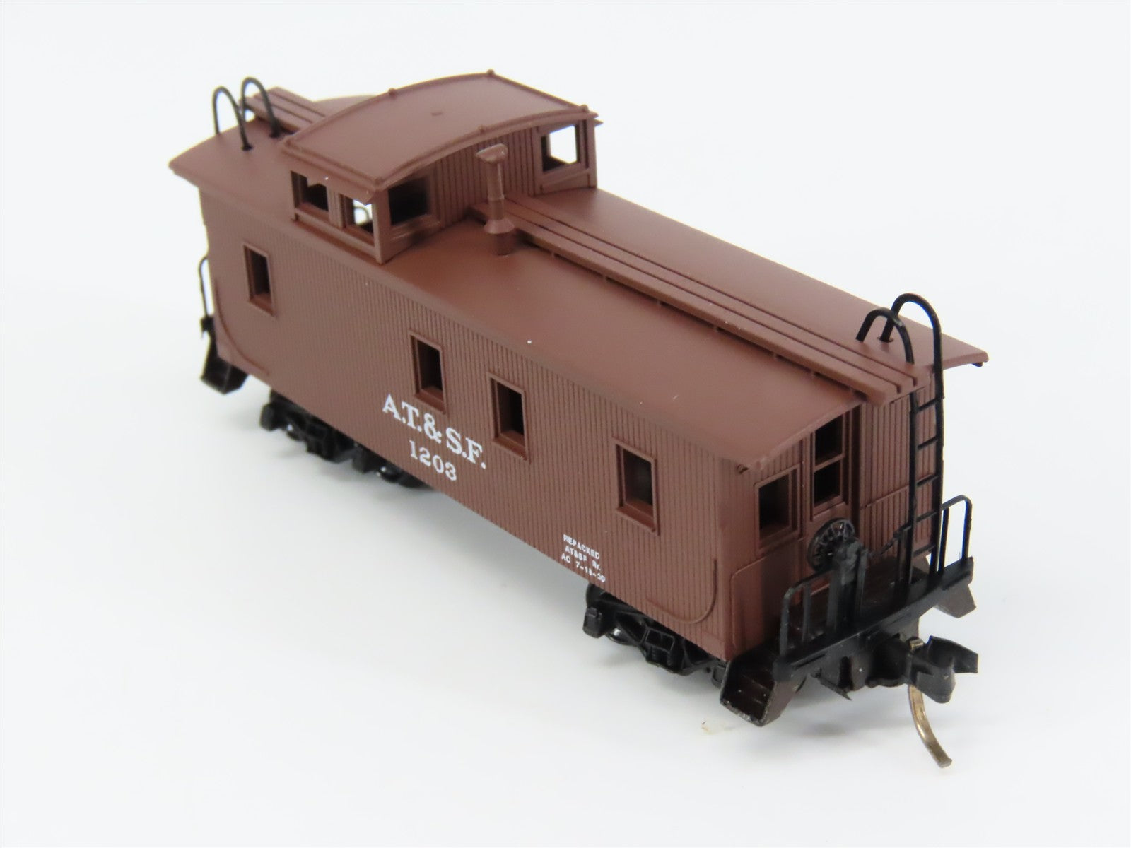 N Scale Micro-Trains MTL 51100 ATSF Santa Fe 34' Wood-Sheathed Caboose 1203 RTR
