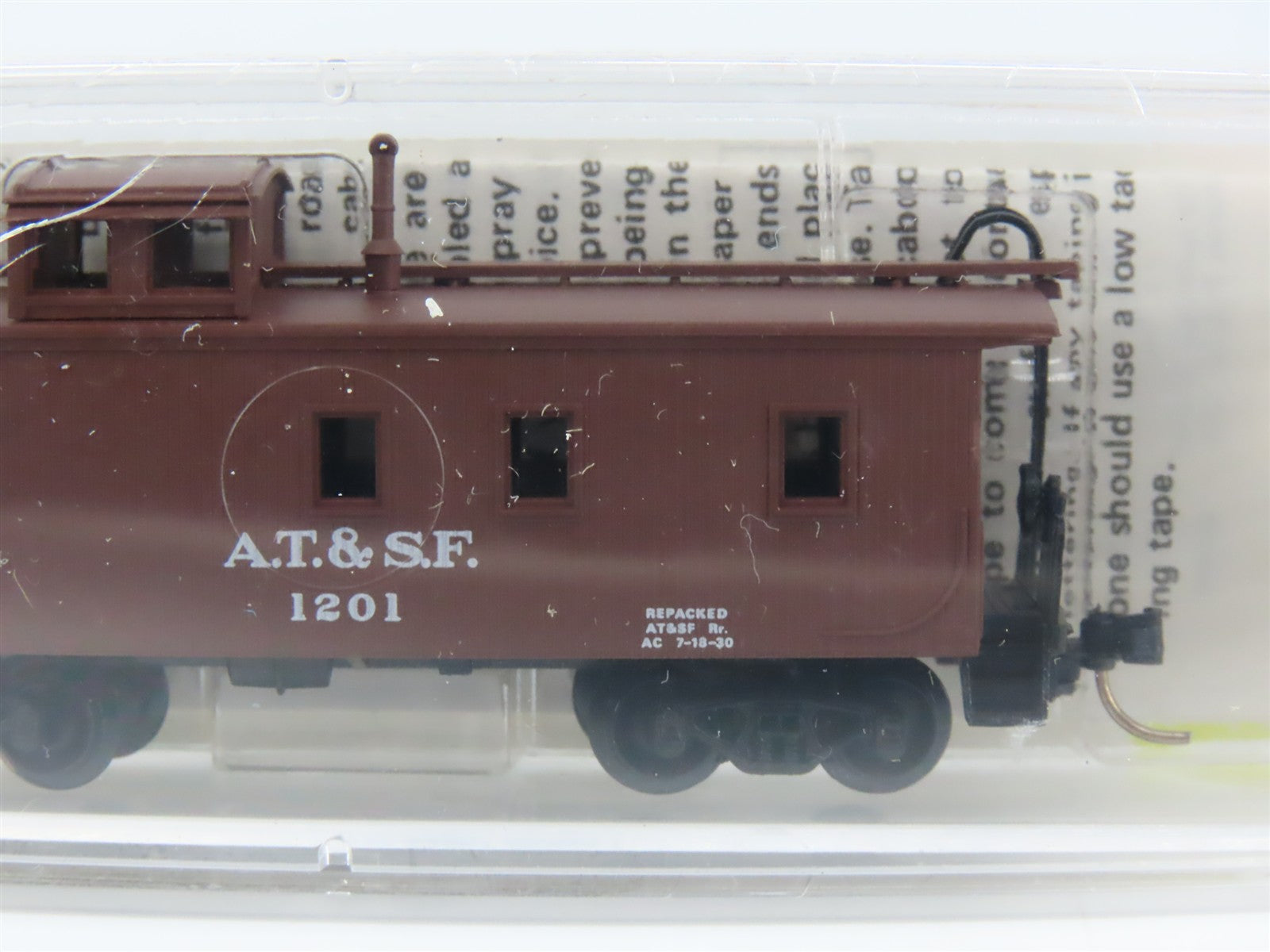 N Scale Micro-Trains MTL 51100 ATSF Santa Fe 34' Wood-Sheathed Caboose 1201 RTR