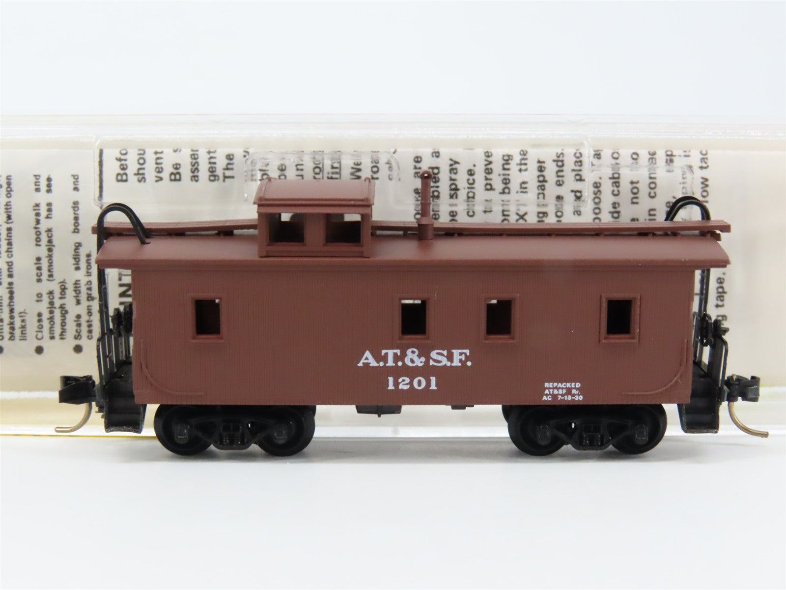 N Scale Micro-Trains MTL 51100 ATSF Santa Fe 34' Wood-Sheathed Caboose 1201 RTR