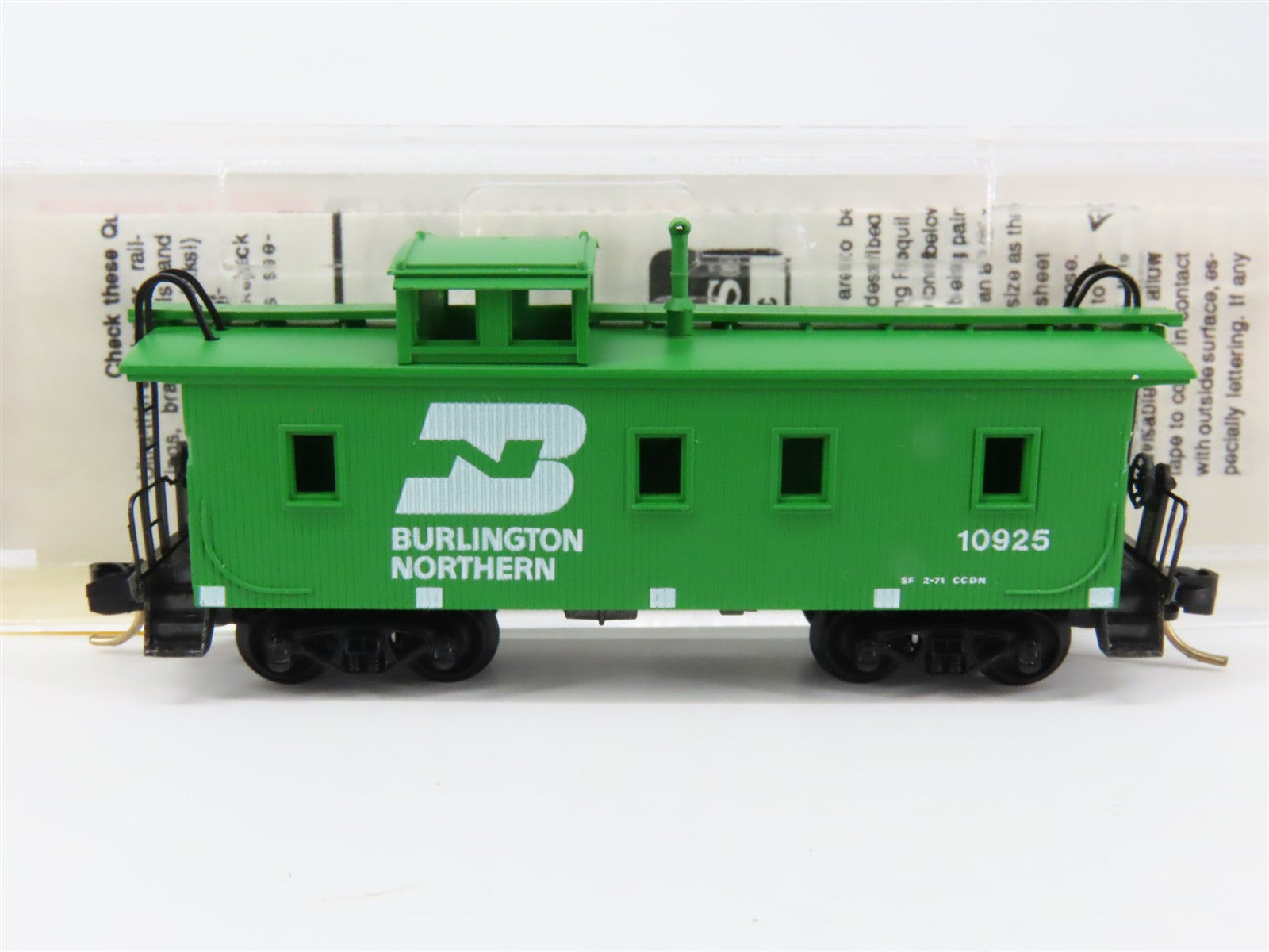 N Scale Micro-Trains MTL 51090 Burlington Northern 34' Wood-Sheathed Caboose RTR
