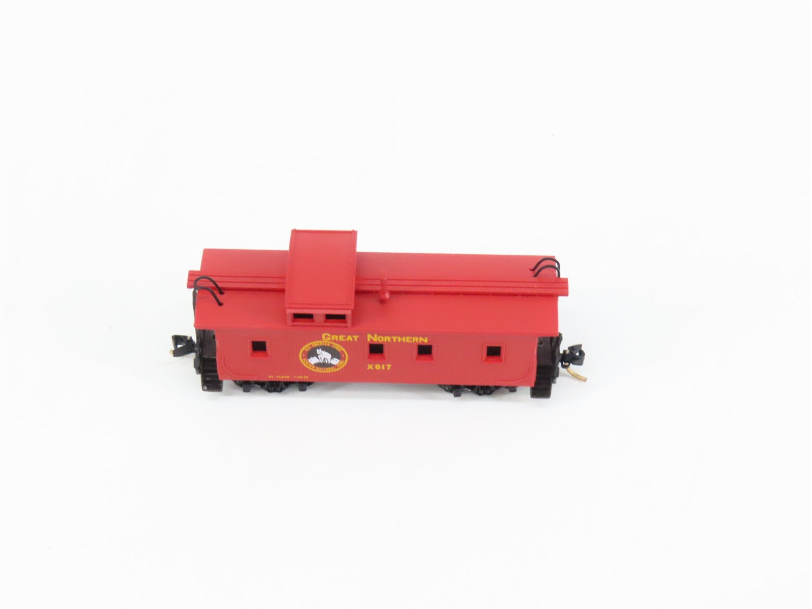 N Scale Micro-Trains MTL 51110 Great Northern 34' Wood-Sheathed Caboose X617 RTR