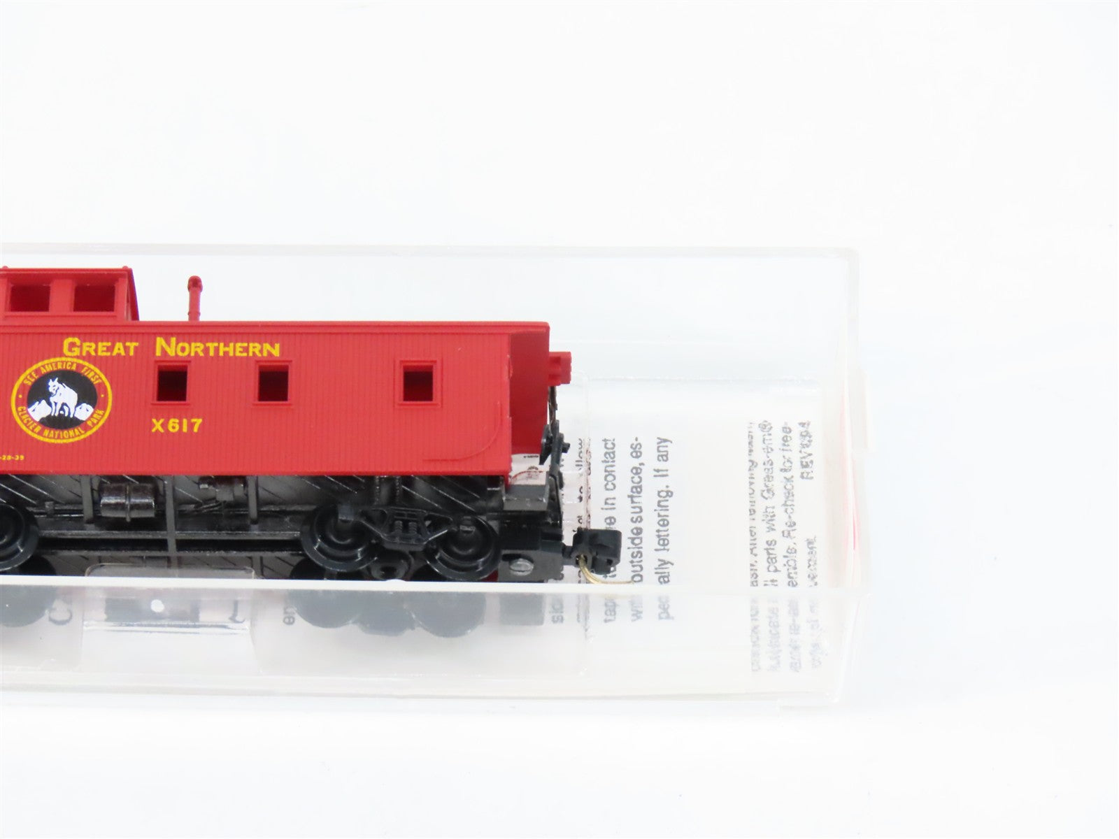 N Scale Micro-Trains MTL 51110 Great Northern 34' Wood-Sheathed Caboose X617 RTR