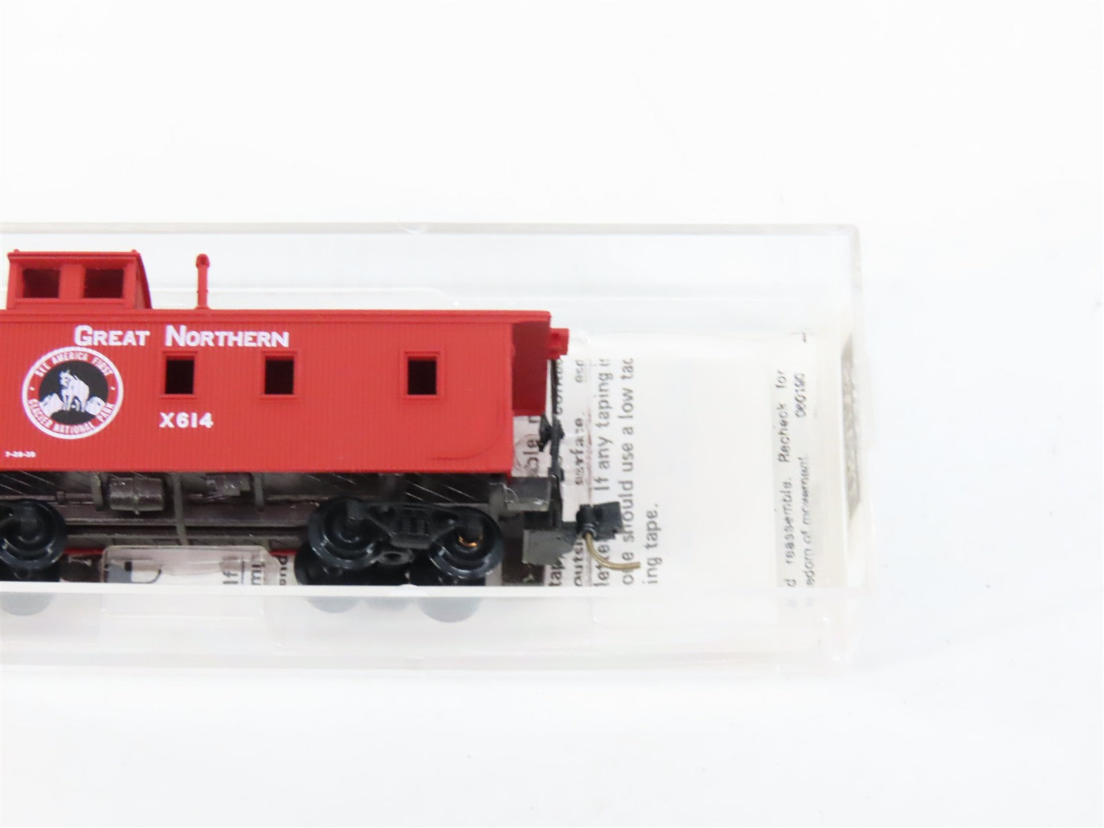 N Scale Micro-Trains MTL 51110 Great Northern 34' Wood-Sheathed Caboose X614 RTR