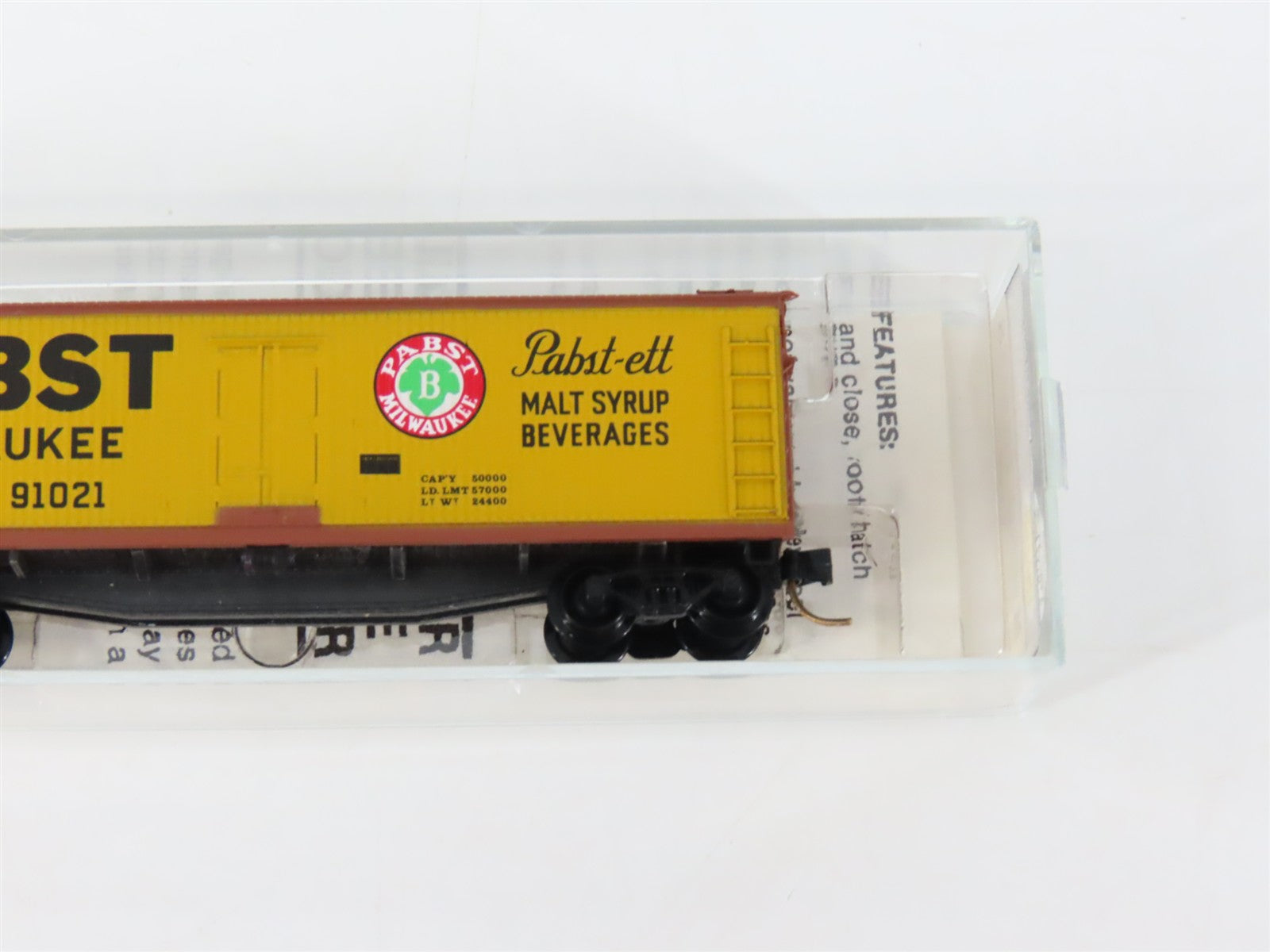 N Scale Micro-Trains MTL 49200 URTC Pabst 40' Double Sheathed Wood Reefer RTR