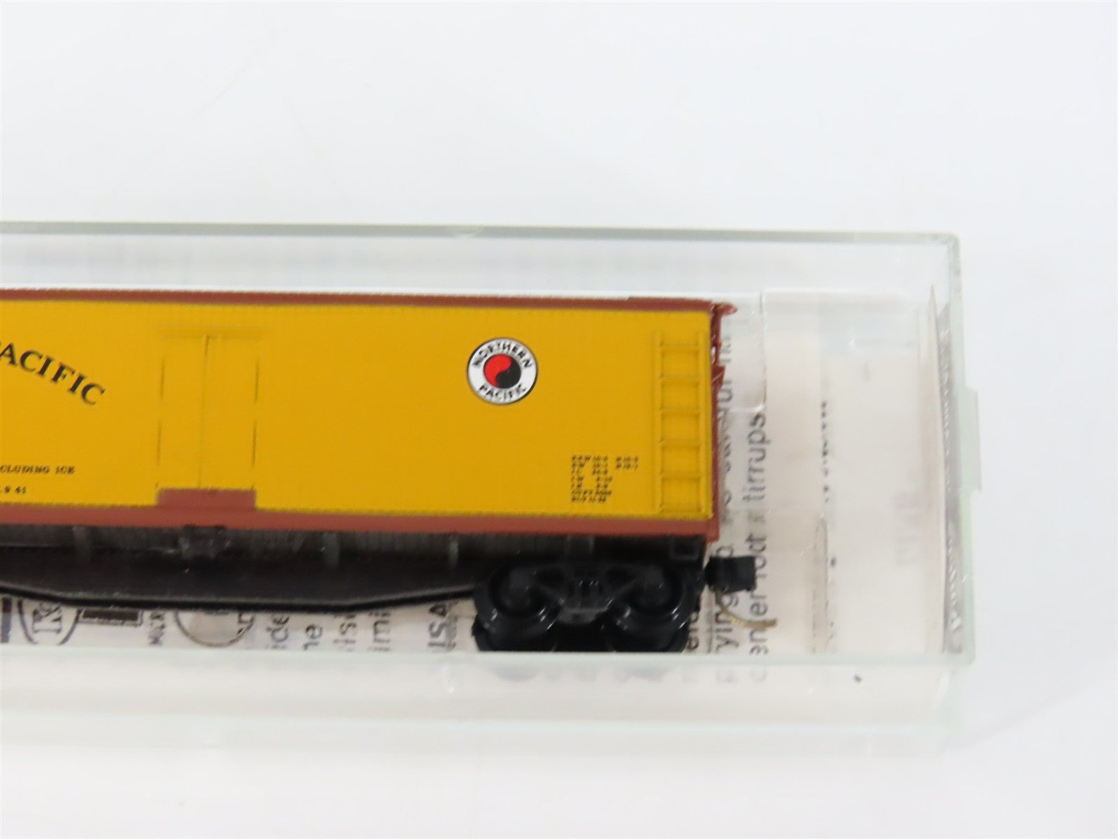 N Scale Micro-Trains MTL 49260 NP Northern Pacific 40' Reefer 93614 RTR