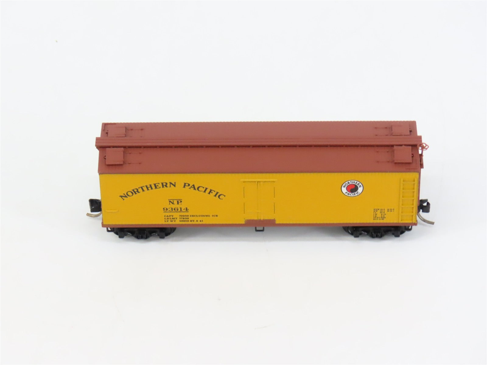 N Scale Micro-Trains MTL 49260 NP Northern Pacific 40' Reefer 93614 RTR