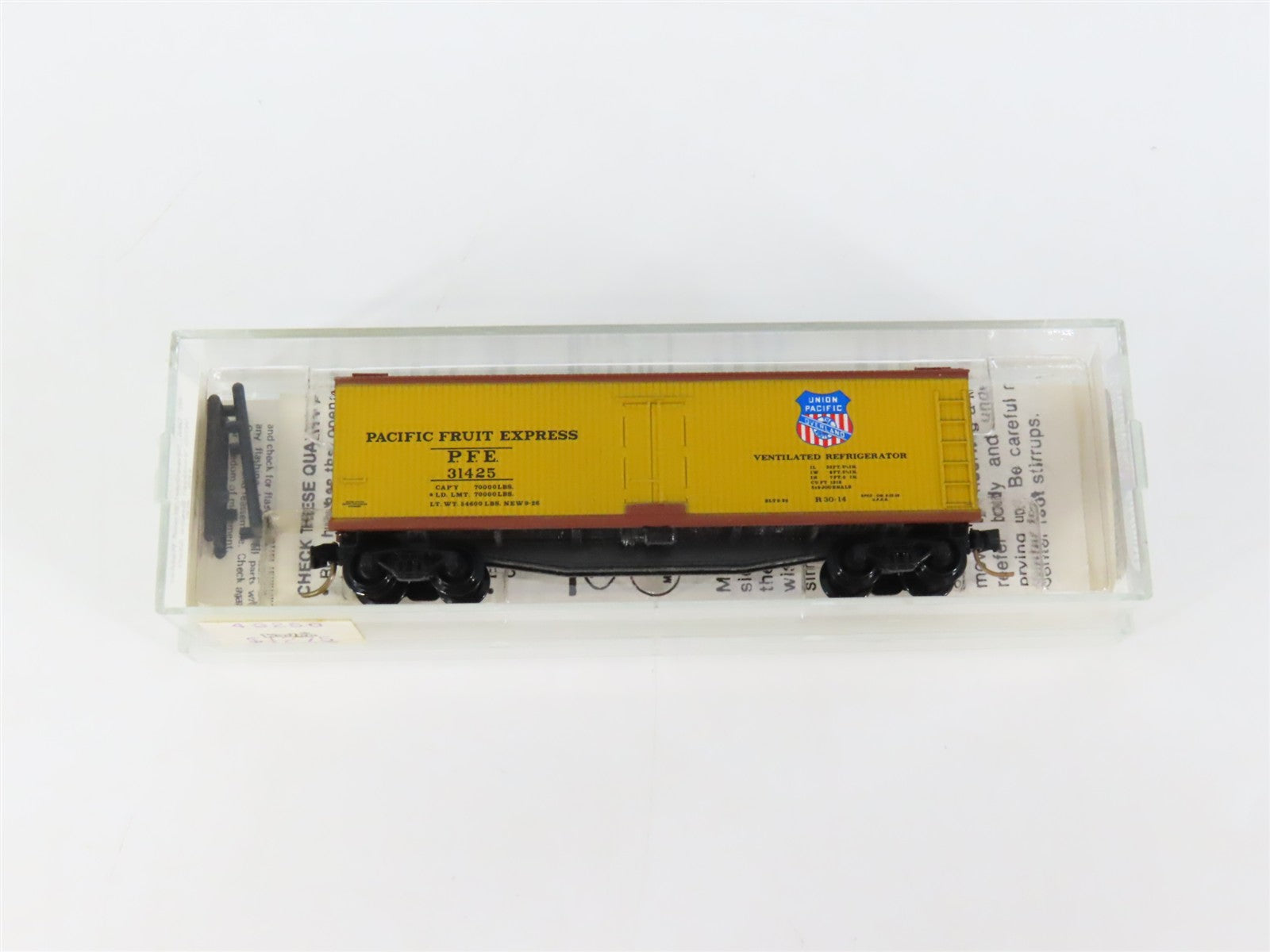 N Scale Micro-Trains MTL 49250 PFE Pacific Fruit Express 40' Reefer 31425 RTR