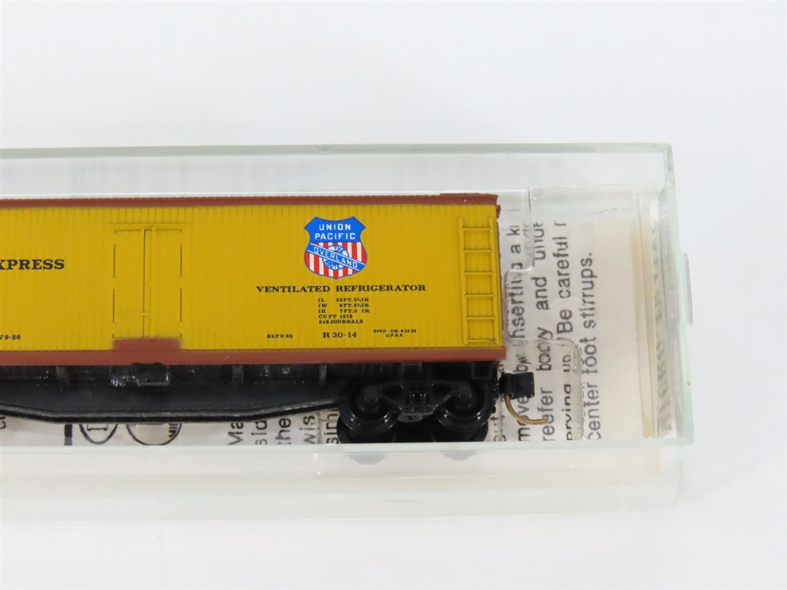 N Scale Micro-Trains MTL 49250 PFE Pacific Fruit Express 40' Reefer 31425 RTR