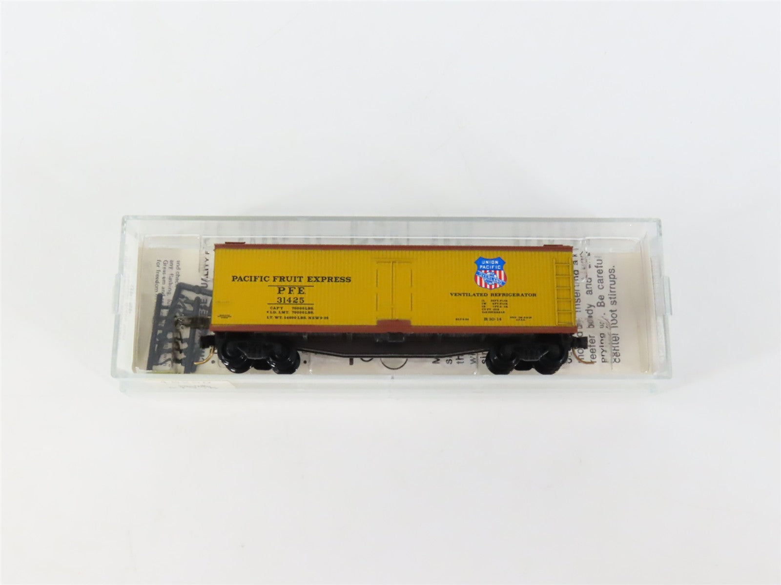 N Scale Micro-Trains MTL 49250 PFE Pacific Fruit Express 40' Reefer 31425 RTR