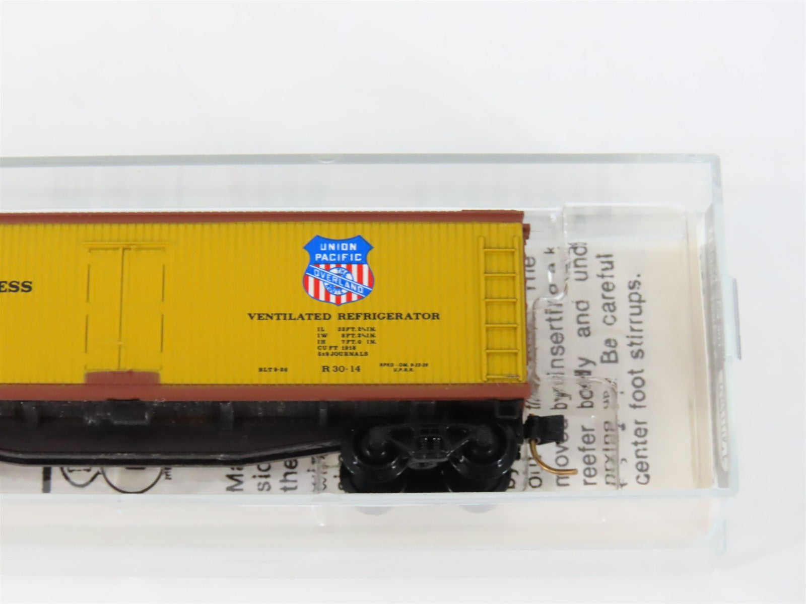 N Scale Micro-Trains MTL 49250 PFE Pacific Fruit Express 40' Reefer 31425 RTR
