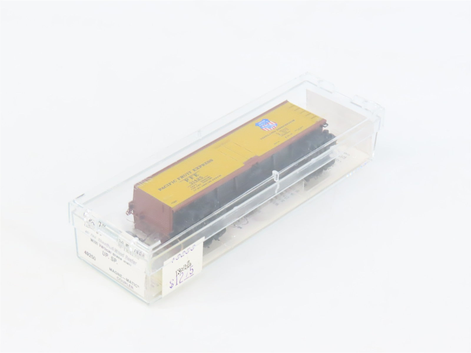N Scale Micro-Trains MTL 49250 PFE Pacific Fruit Express 40' Reefer 31425 RTR