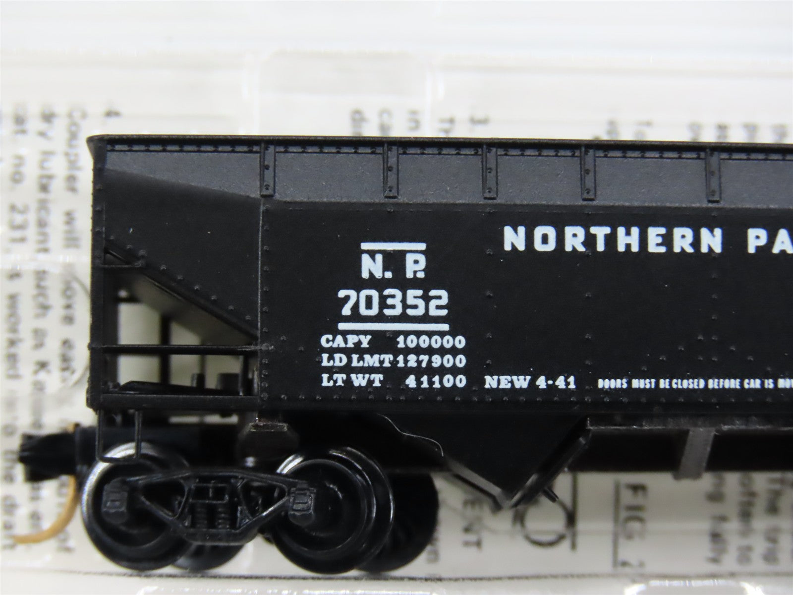N Scale Micro-Trains MTL 55080 NP Northern Pacific 33' 2-Bay Hopper 70352 RTR