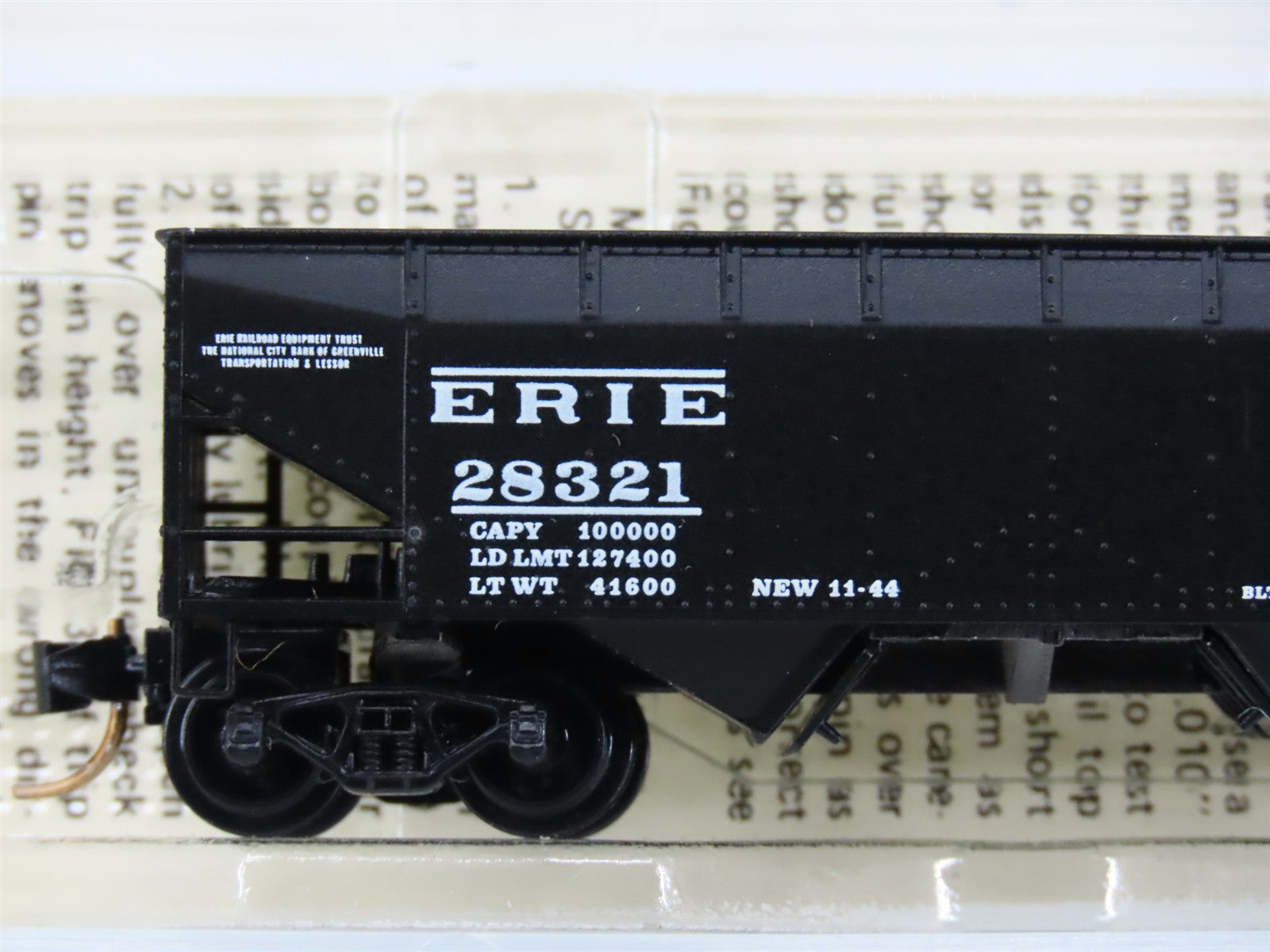 N Scale Micro-Trains MTL 55040 Erie 33' 2-Bay Hopper 28321 RTR