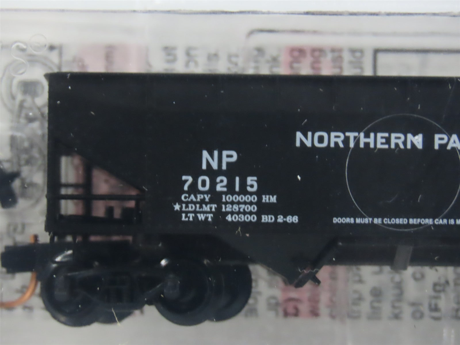 N Scale Micro-Trains MTL 55080 NP Northern Pacific 33' 2-Bay Hopper 70215 RTR
