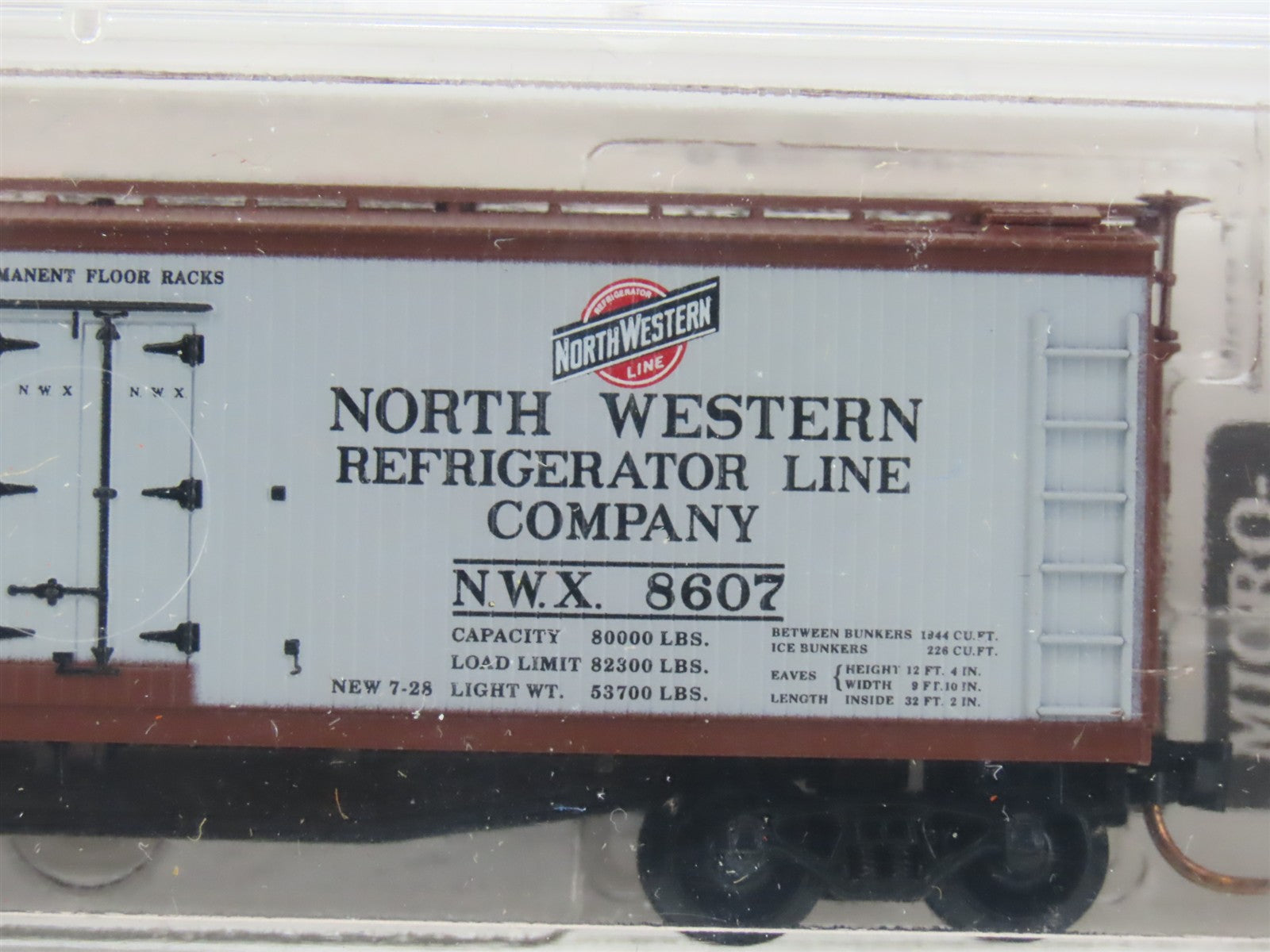 N Scale Micro-Trains MTL 49520 North Western Refrigerator Line 40' Reefer RTR