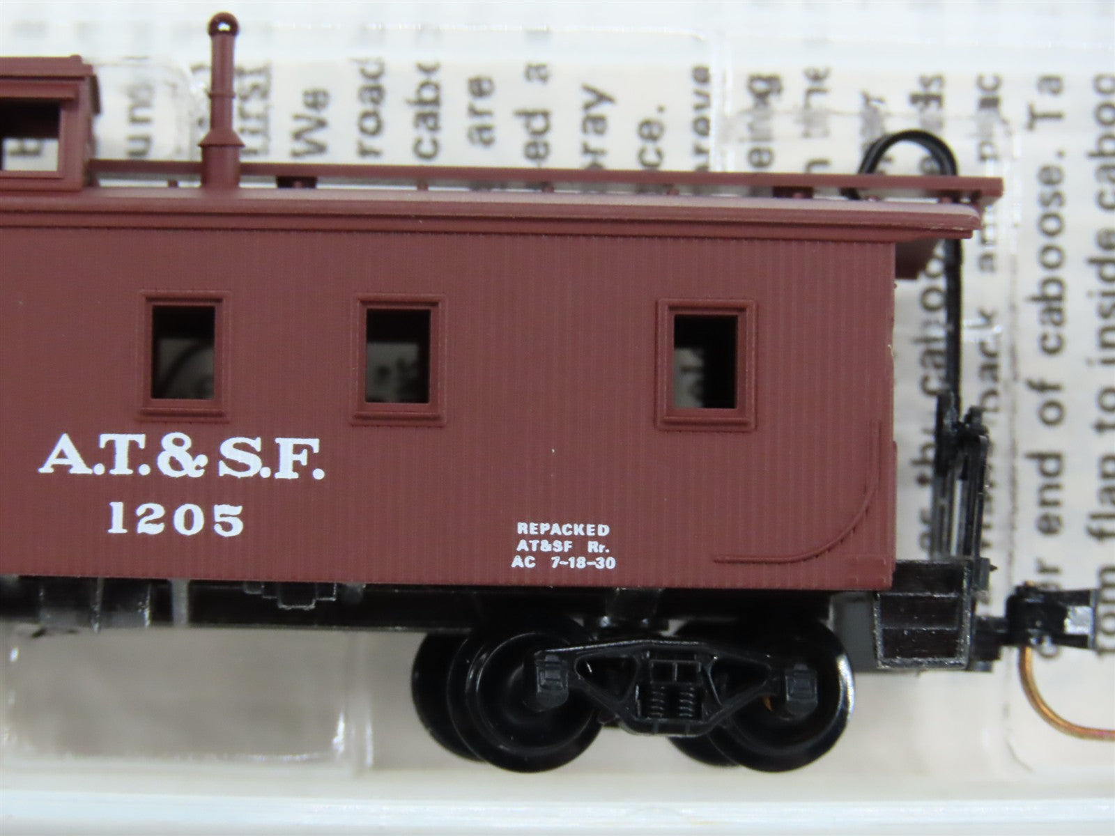 N Scale Micro-Trains MTL 50040 ATSF Santa Fe 34' Wood-Sheathed Caboose 1205 RTR