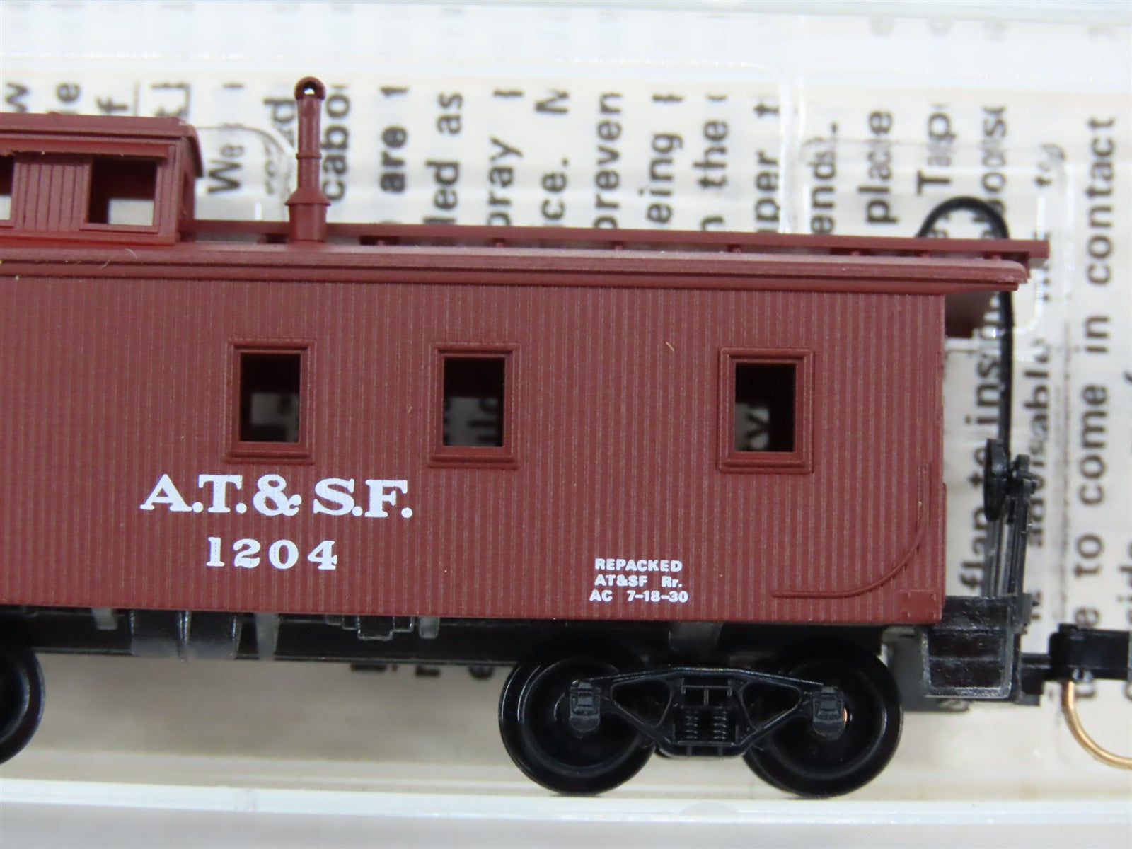 N Scale Micro-Trains MTL 50040 ATSF Santa Fe 34' Wood-Sheathed Caboose 1204 RTR