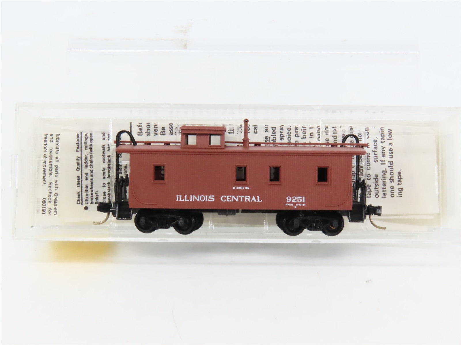 N Scale Micro-Trains MTL 50030 IC Illinois Central 34' Wood-Sheathed Caboose RTR