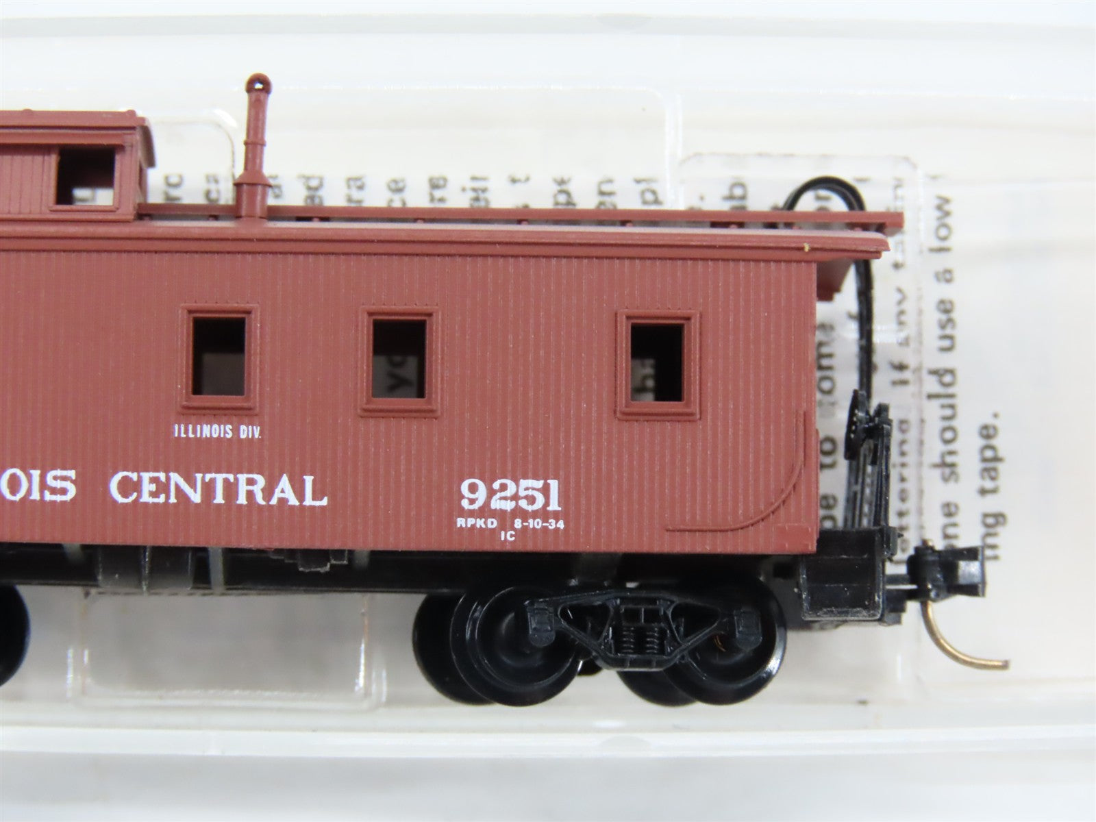 N Scale Micro-Trains MTL 50030 IC Illinois Central 34' Wood-Sheathed Caboose RTR