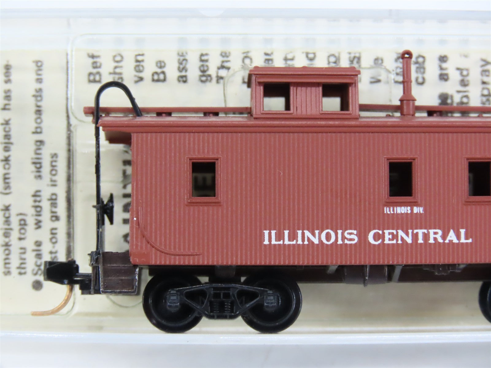 N Scale Micro-Trains MTL 50030 IC Illinois Central 34' Wood-Sheathed Caboose RTR