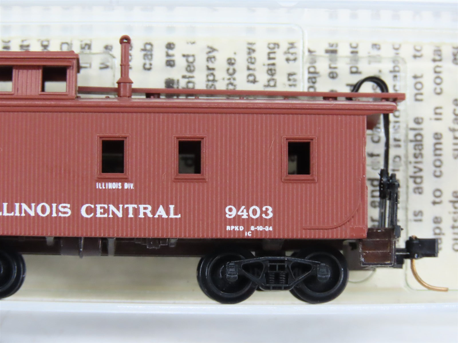 N Scale Micro-Trains MTL 50030 IC Illinois Central 34' Wood-Sheathed Caboose RTR