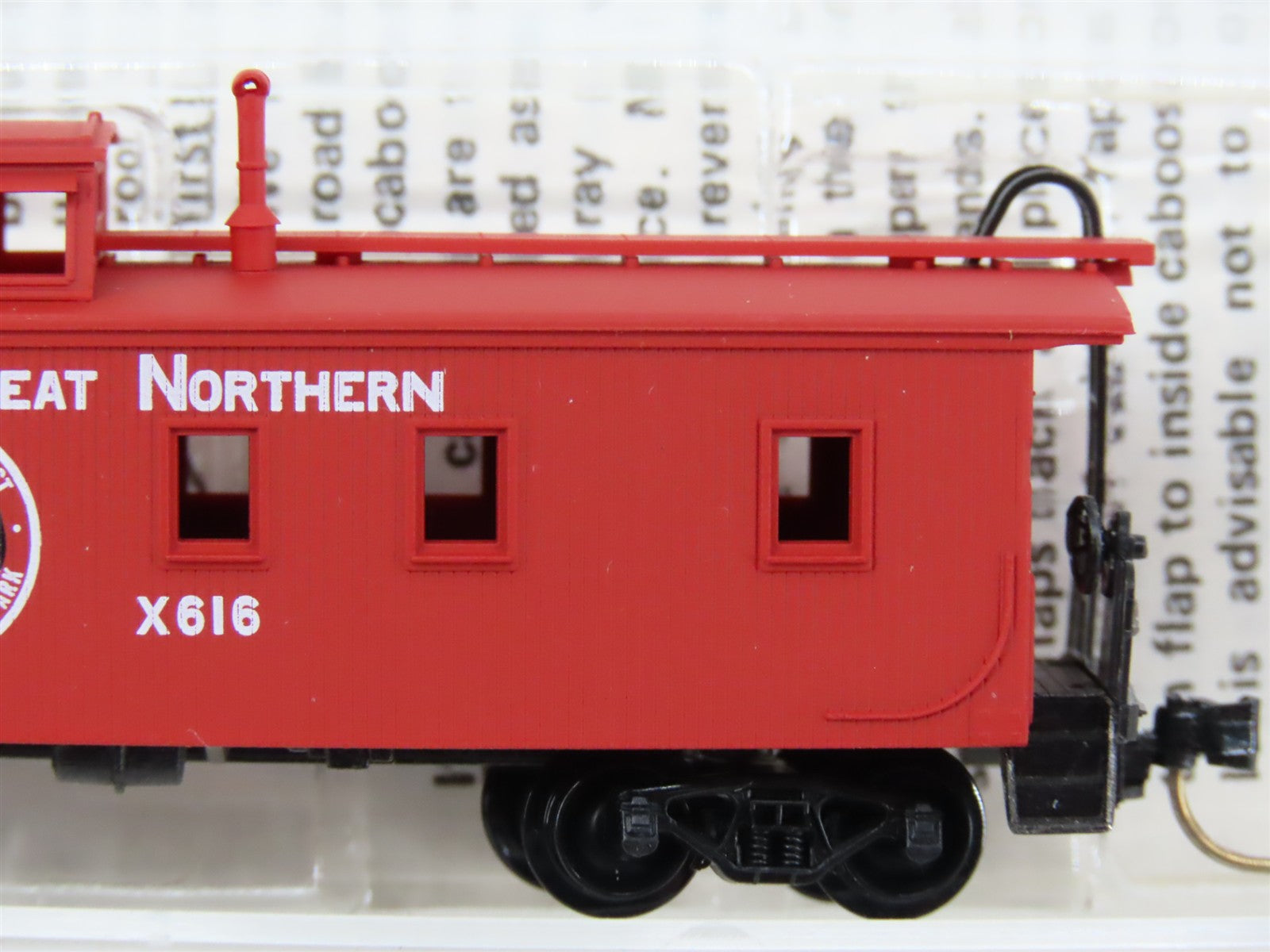 N Scale Micro-Trains MTL 50090 Great Northern 34' Wood Sheathed Caboose X616 RTR