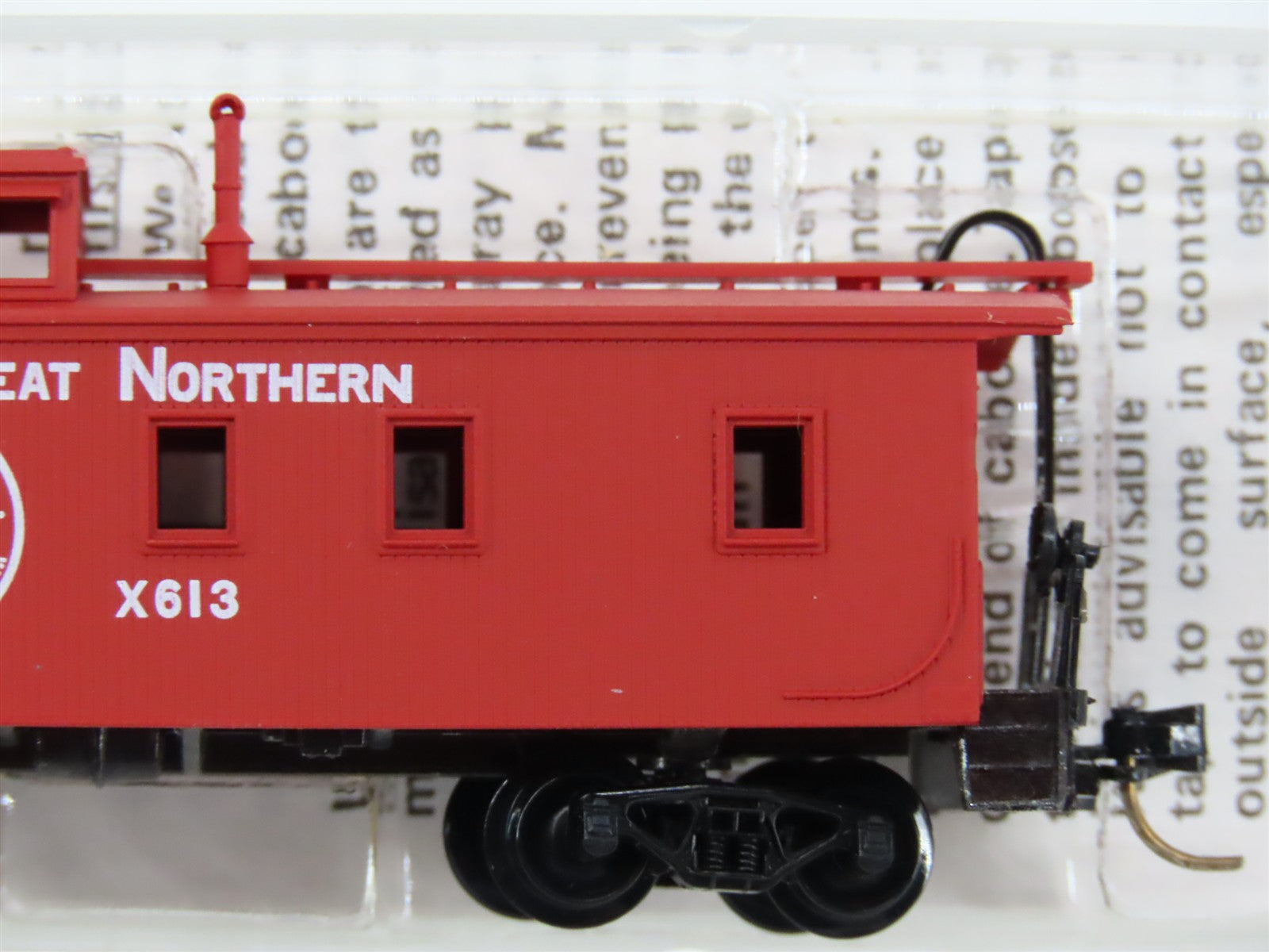 N Scale Micro-Trains MTL 50090 GN Great Northern 34' Wood-Sheathed Caboose RTR
